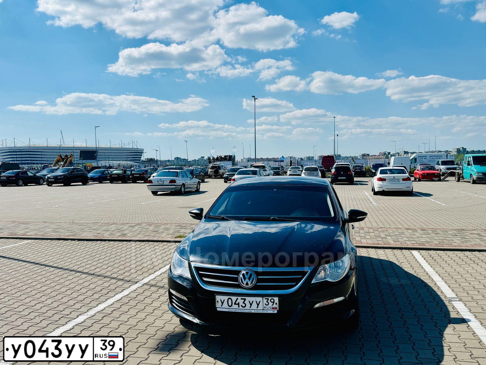 Фото автомобиля TOYOTA COROLLA, 2009 — госномер У043УУ39. Цвет: Серебристый
