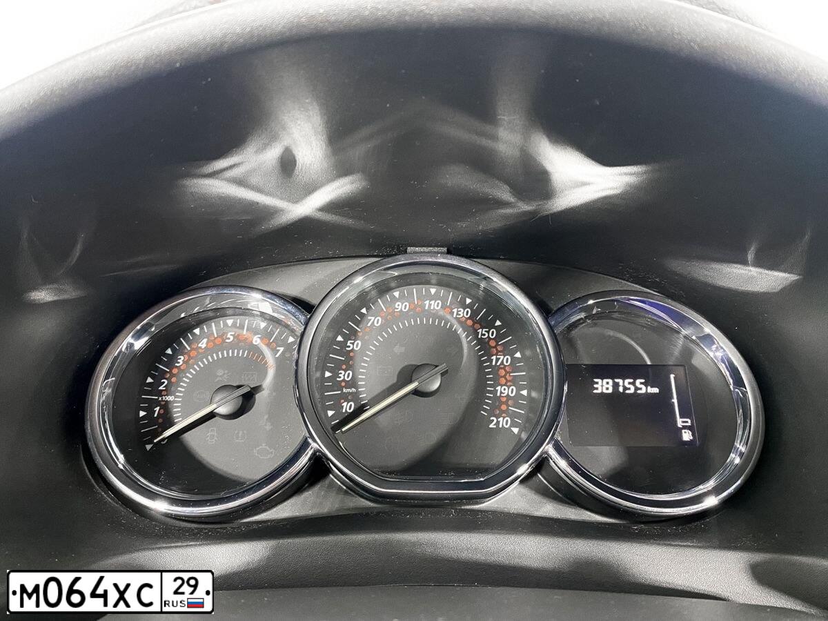 Фото автомобиля RENAULT SANDERO, 2019 — госномер М684НВ35. Цвет: ЧЕРНЫЙ