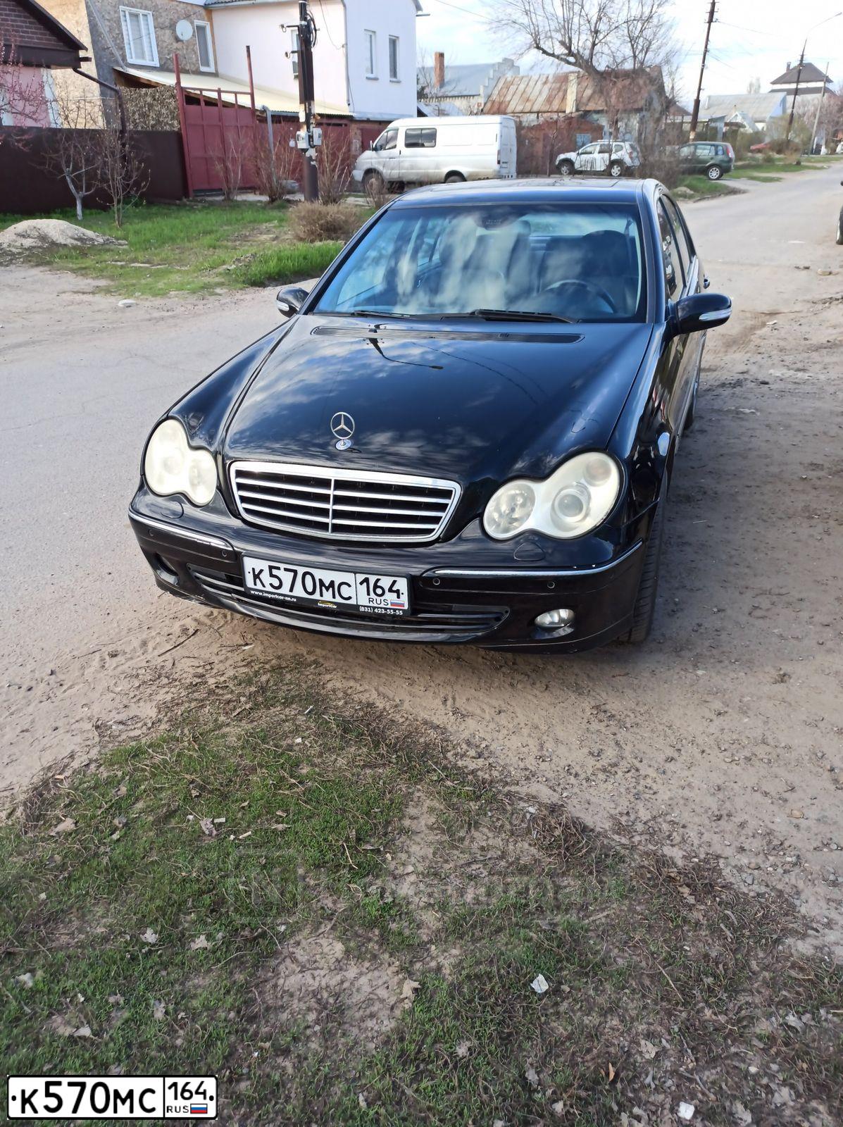 Фото автомобиля MERCEDES C-KLASSE, 2005 — госномер К570МС164. Цвет: ЧЕРНЫЙ