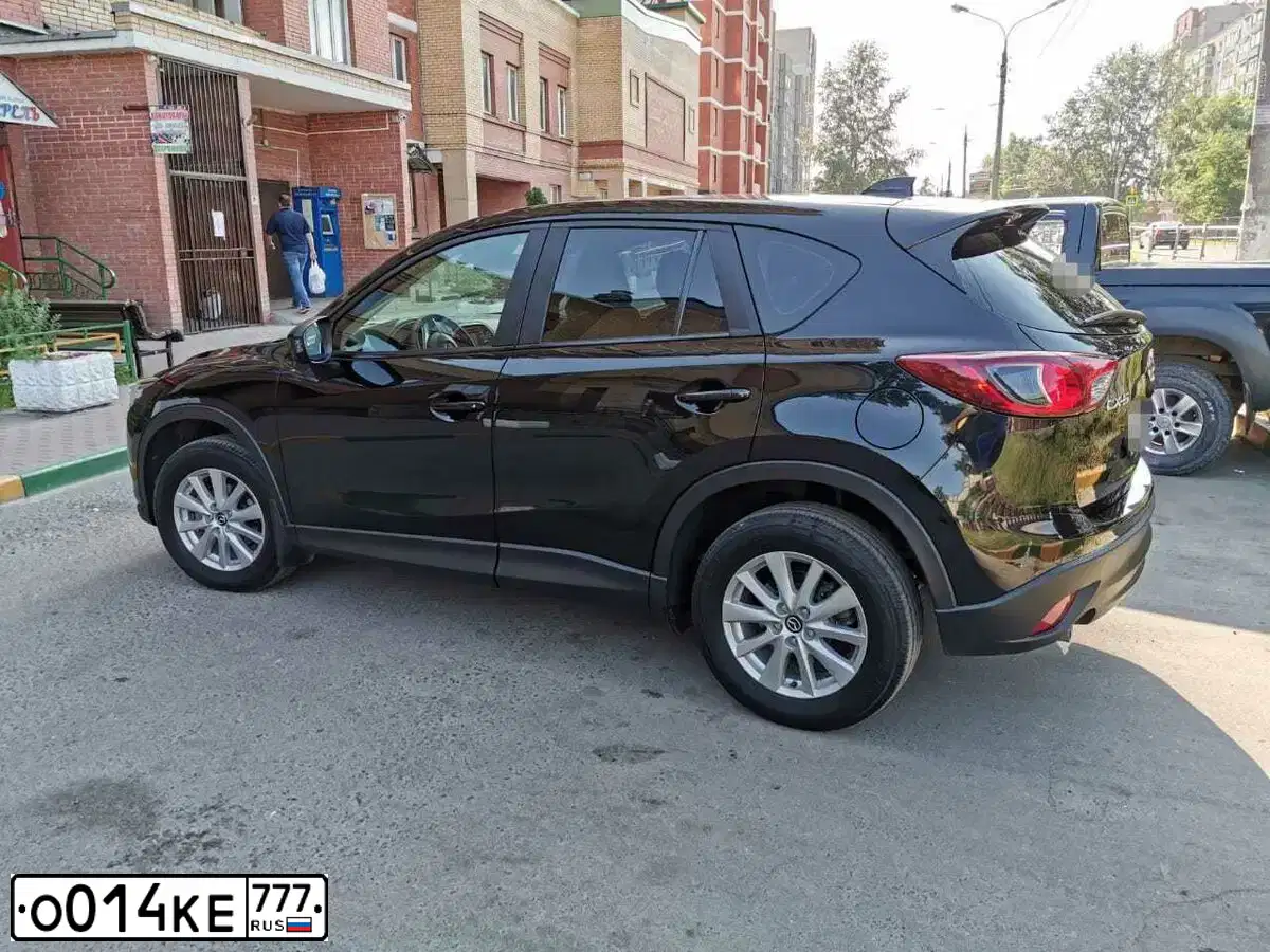 Фото автомобиля MAZDA CX-5, 2014 — госномер О014КЕ777. Цвет: ЧЕРНЫЙ