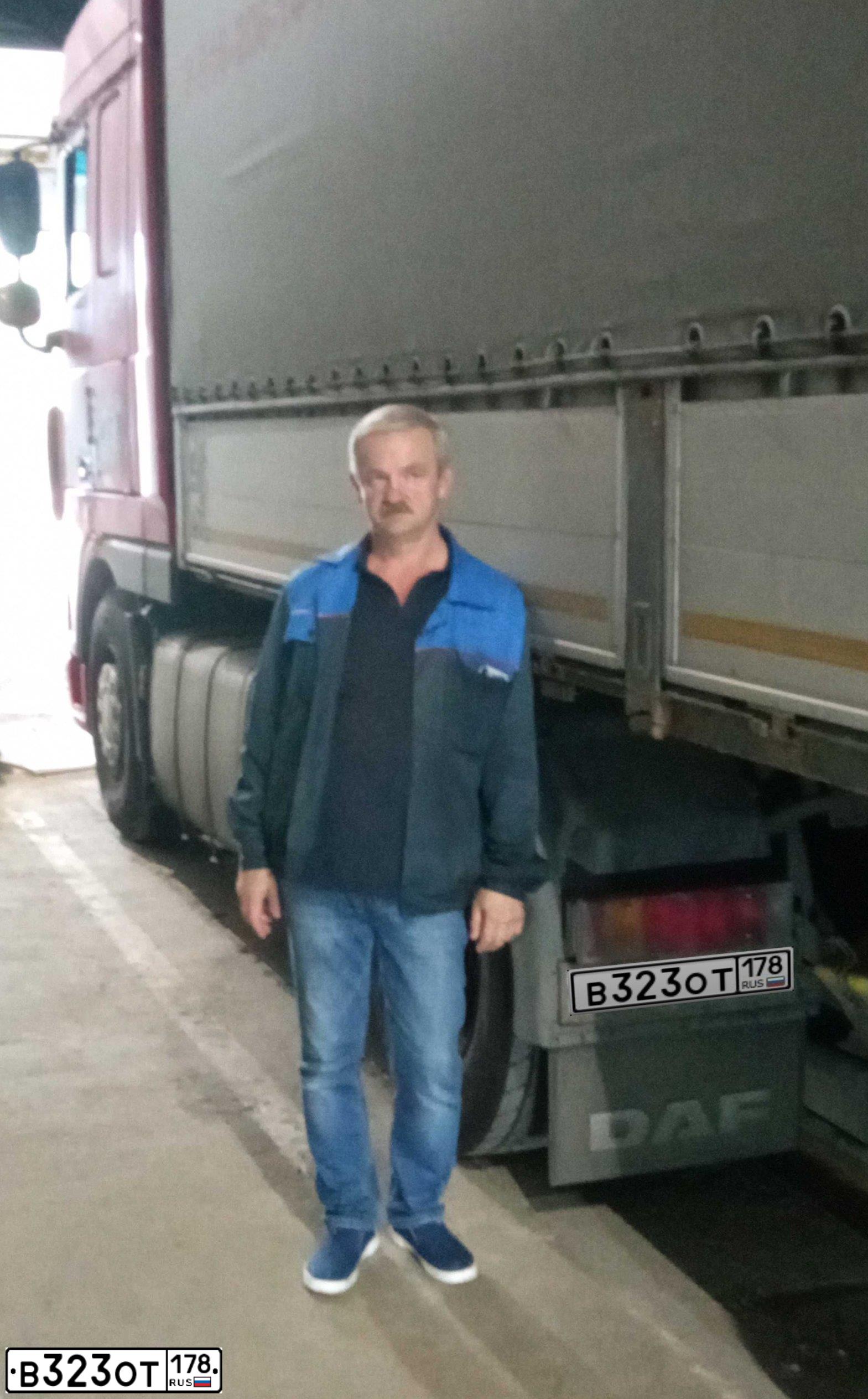 Фото автомобиля DAF XF 105 FT /4X2/, 2008 — госномер В323ОТ178. Цвет: КРАСНЫЙ