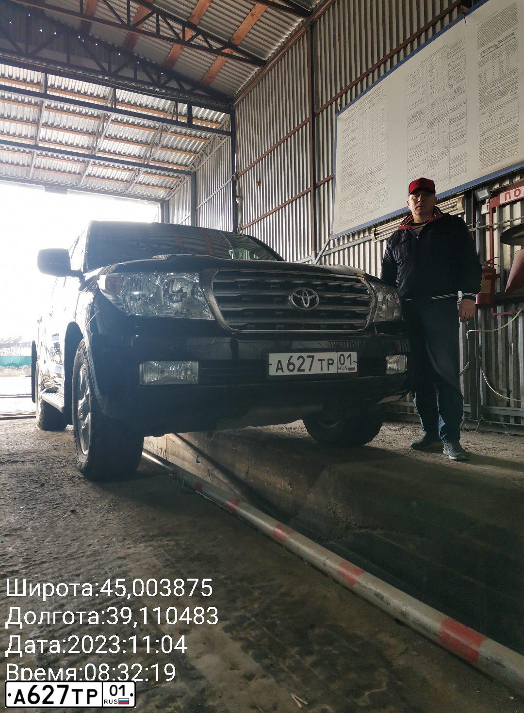 Фото автомобиля TOYOTA LANDCRUISER 200, 2011 — госномер А627ТР01. Цвет: ЧЕРНЫЙ
