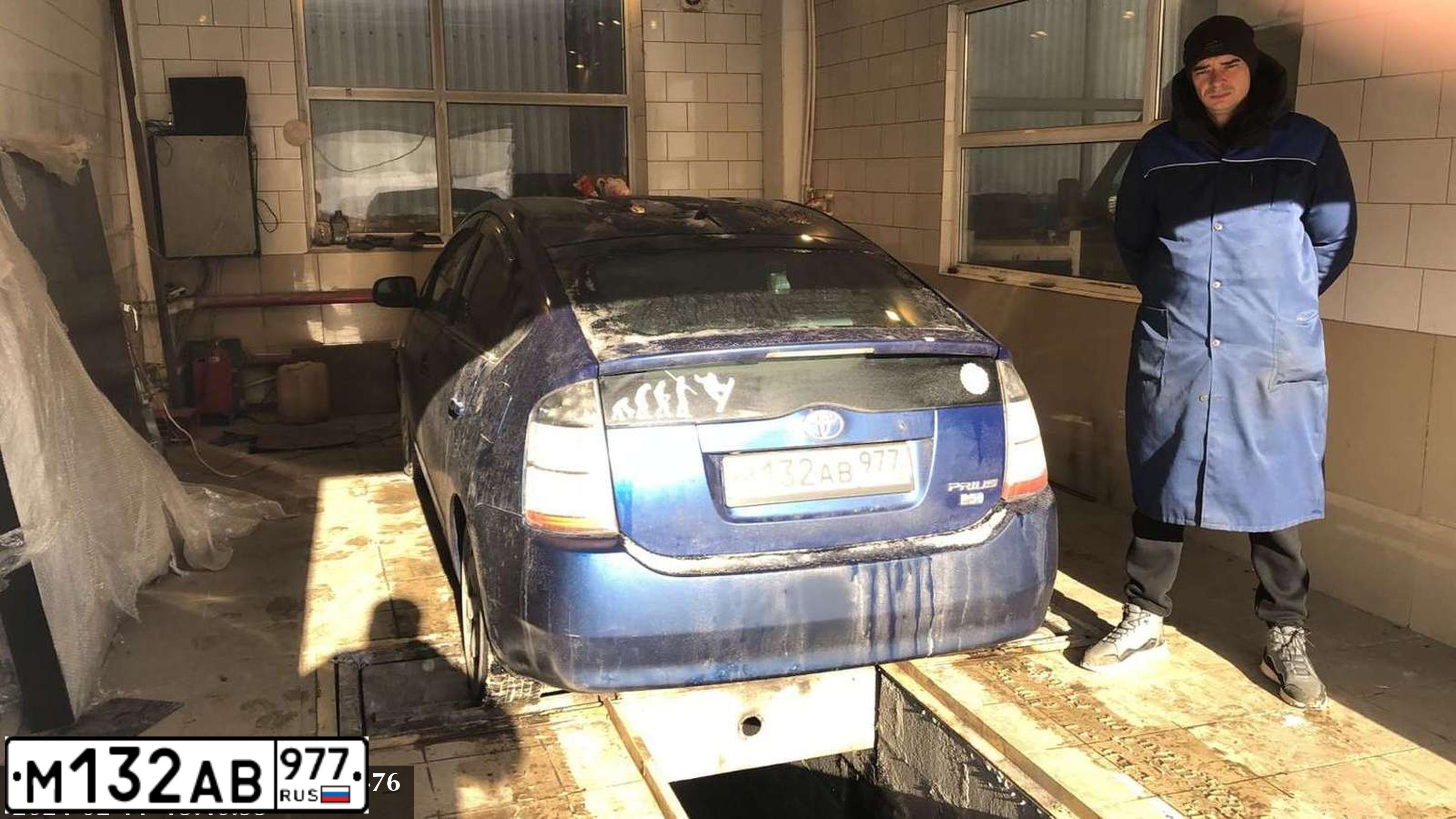 Фото автомобиля ТОЙОТА ПРИУС, 2003 — госномер М132АВ977. Цвет: Синий