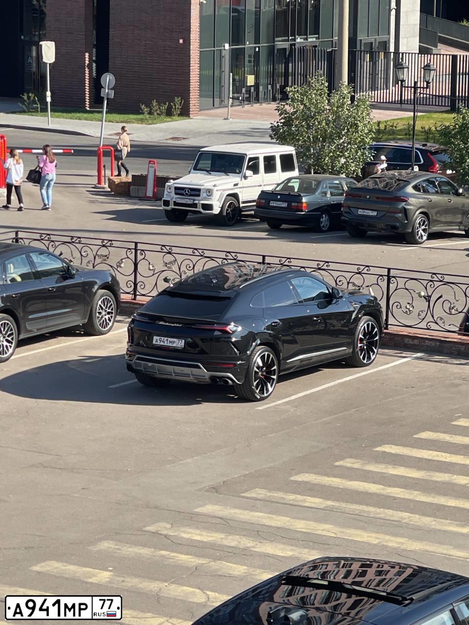 Фото автомобиля LAMBORGHINI URUS, 2021 — госномер У347РС797. Цвет: ЧЕРНЫЙ