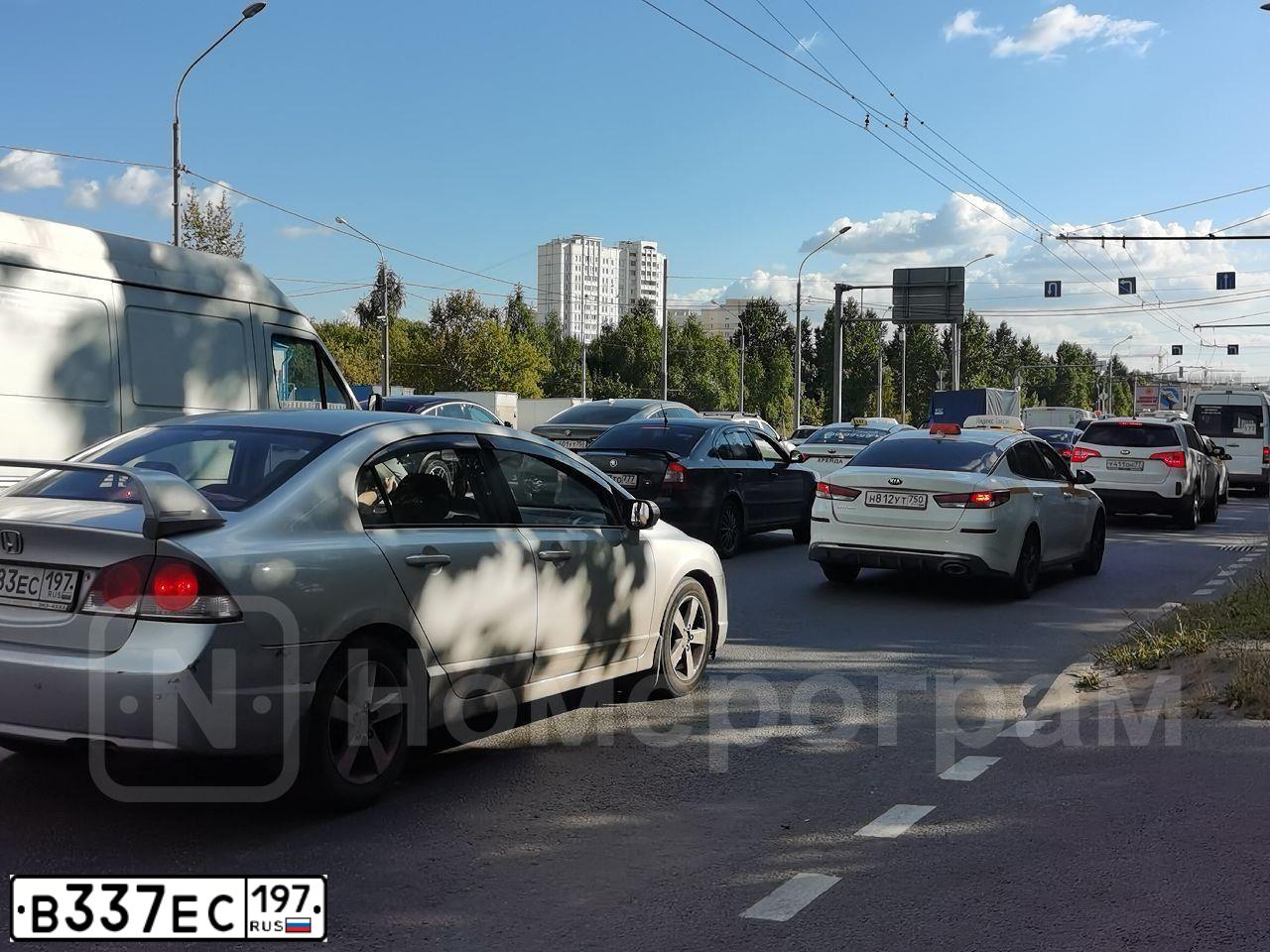 Фото автомобиля SUZUKI /GRAND/ VITARA, 2010 — госномер Р147АС977. Цвет: СЕРЫЙ