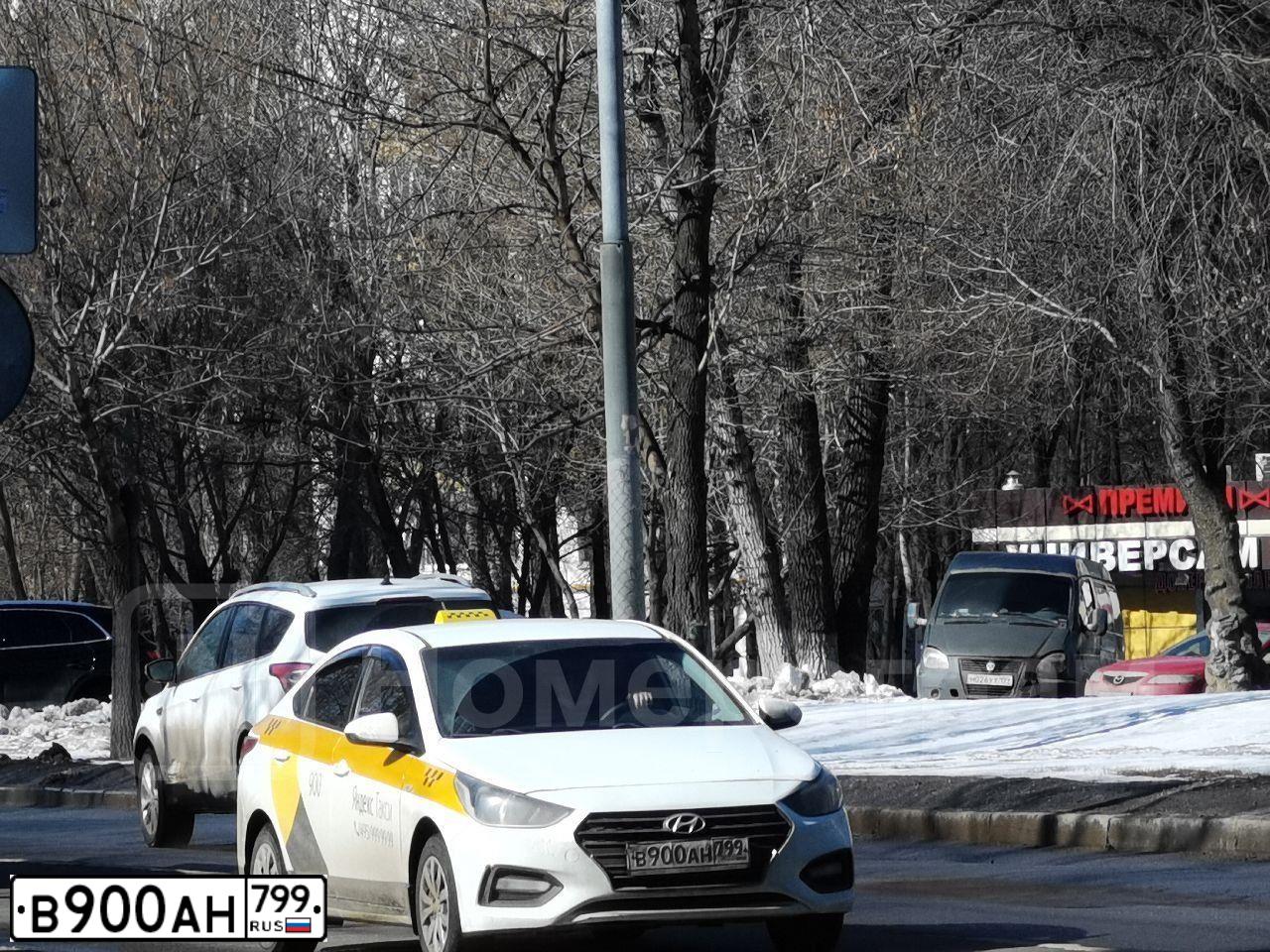 Фото автомобиля HYUNDAI SOLARIS, 2017 — госномер В900АН799. Цвет: БЕЛЫЙ-ЖЕЛТЫЙ-СЕРЫЙ