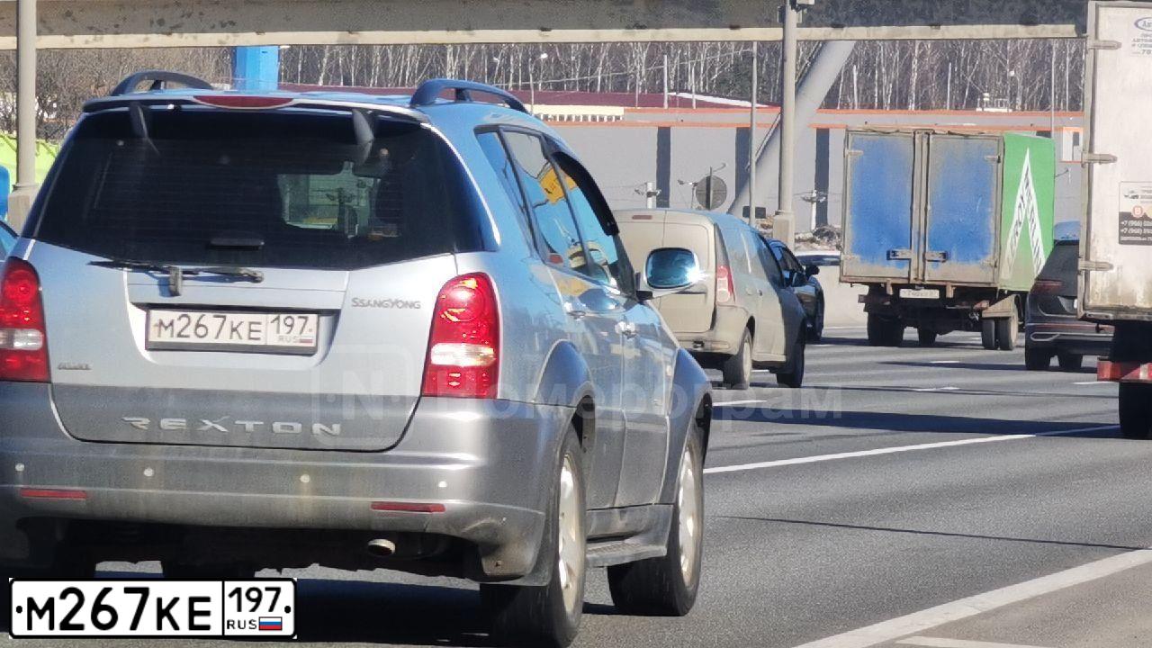Фото автомобиля SSANGYONG REXTON, 2008 — госномер М267КЕ197. Цвет: СЕРЫЙ СВЕТЛЫЙ