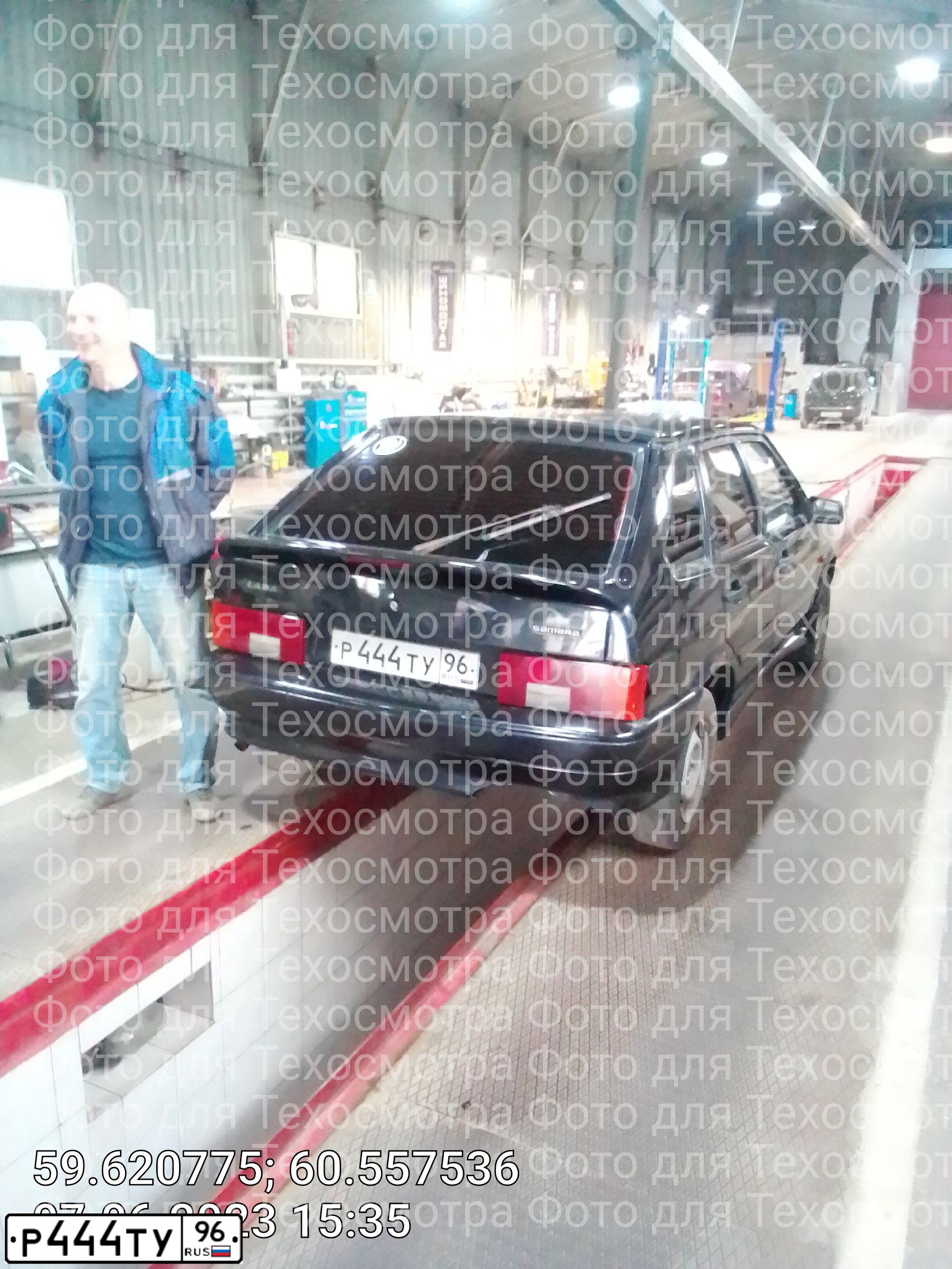 Фото автомобиля LADA 2121 NIVA, 1985 — госномер В035НК196. Цвет: ХАКИ
