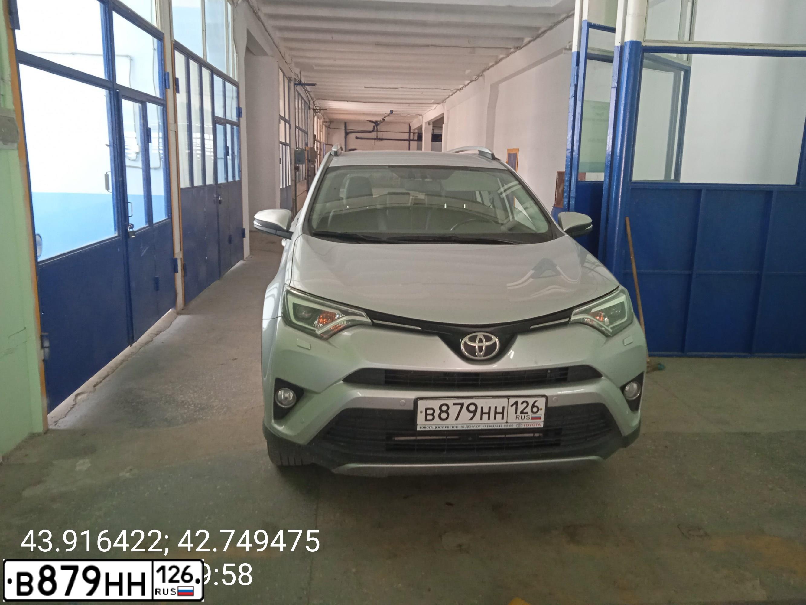 Фото автомобиля TOYOTA RAV4, 2017 — госномер В879НН126. Цвет: СЕРЕБРИСТЫЙ МЕТАЛЛИК
