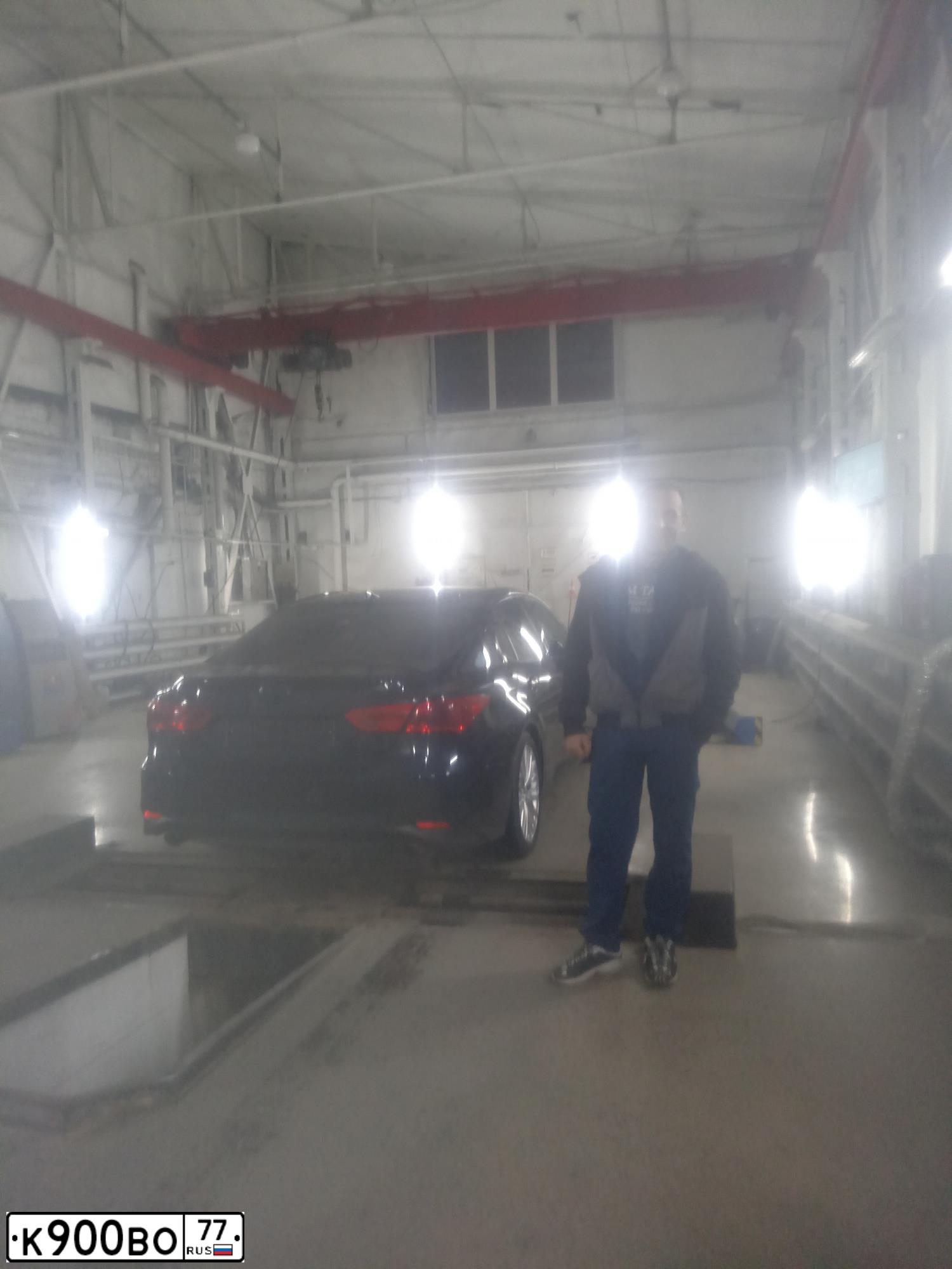 Фото автомобиля VOLKSWAGEN PASSAT, 1991 — госномер К915УВ77. Цвет: СИНИЙ