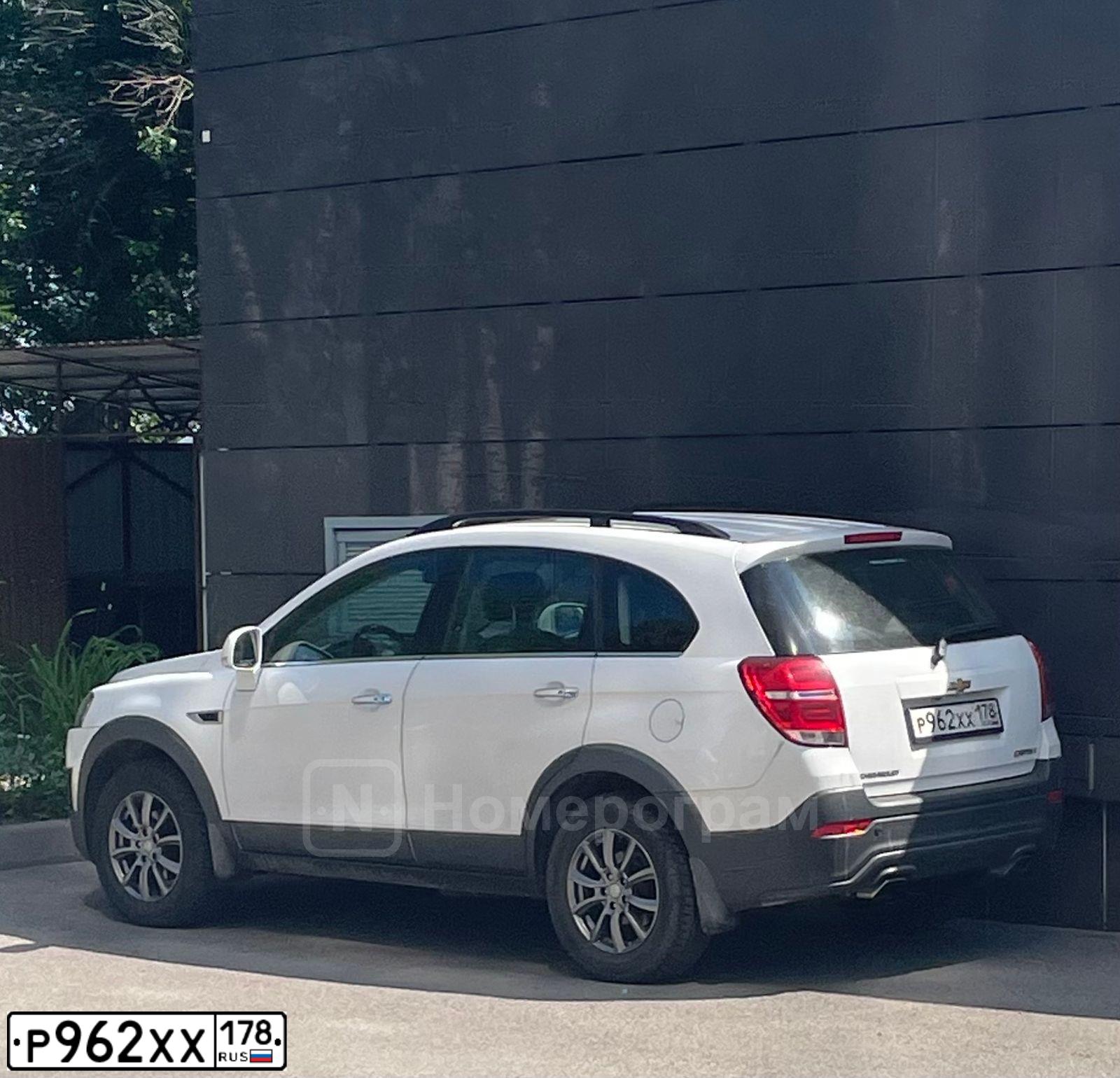 Фото автомобиля CHEVROLET CAPTIVA, 2014 — госномер М468УС69. Цвет: Белый