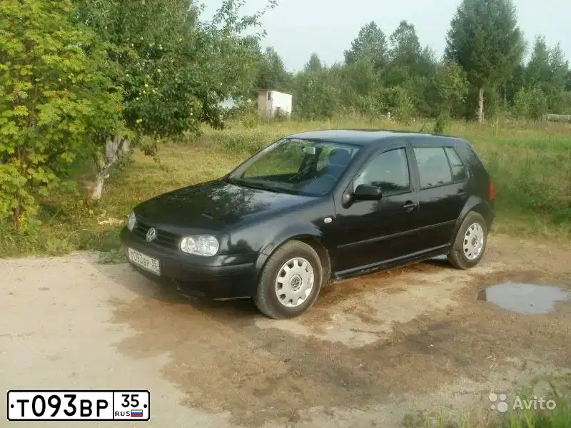 Фото автомобиля VOLKSWAGEN GOLF, 2000 — госномер Т093ВР35. Цвет: ЧЕРНЫЙ