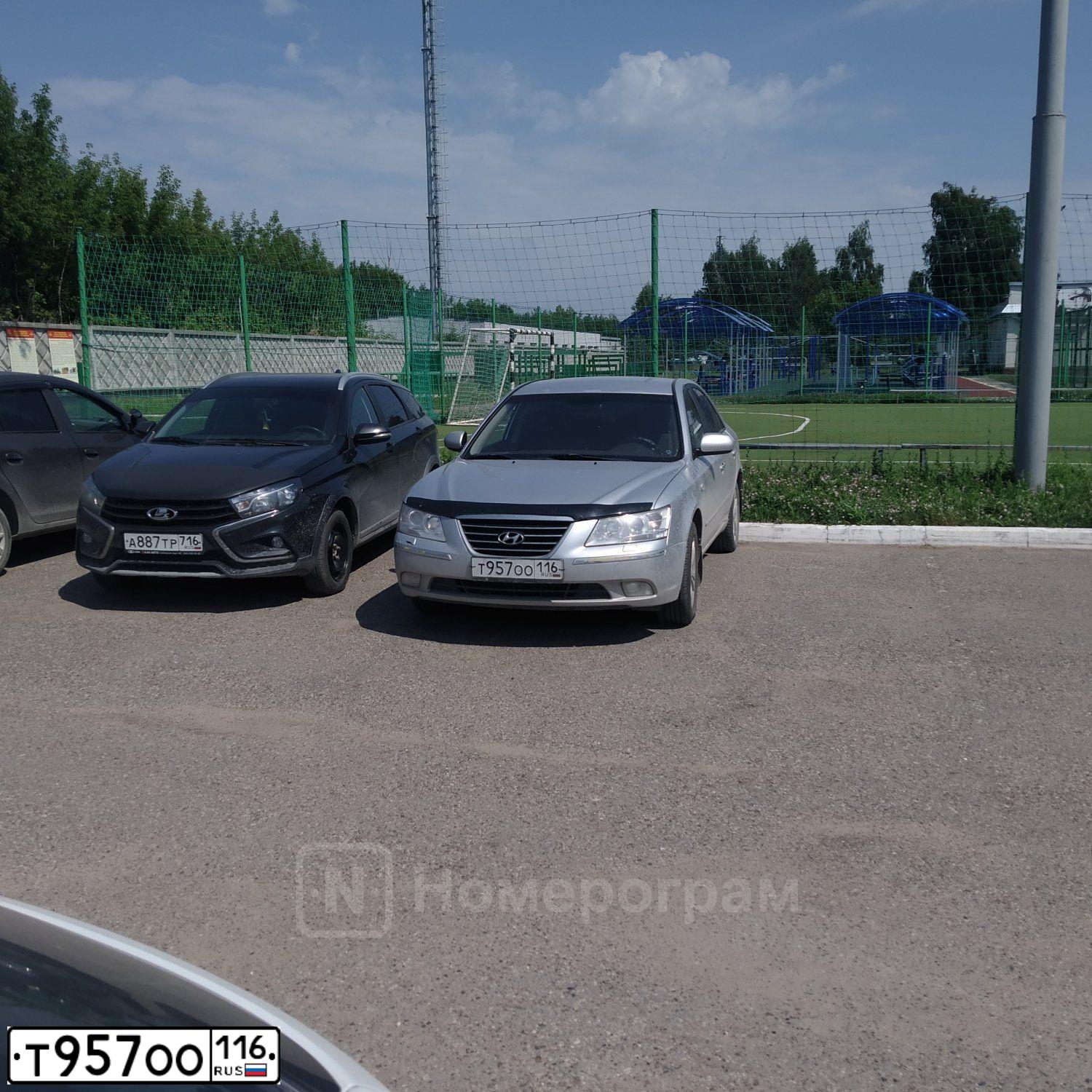 Фото автомобиля HYUNDAI SONATA, 2010 — госномер В230ТМ116. Цвет: СЕРЕБРИСТЫЙ