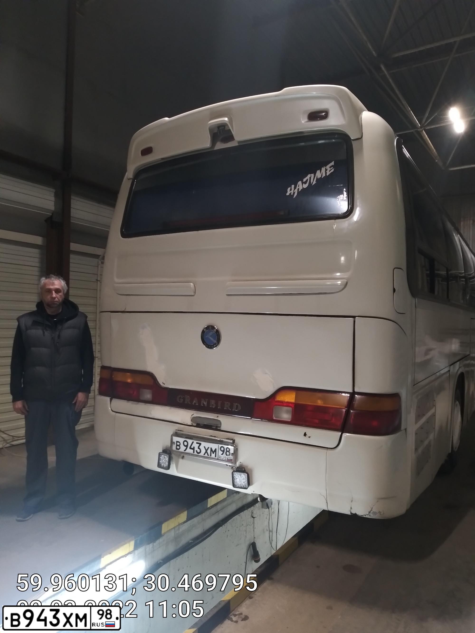 Фото автомобиля KIA GRANDBIRD, 2004 — госномер В943ХМ98. Цвет: БЕЖЕВЫЙ