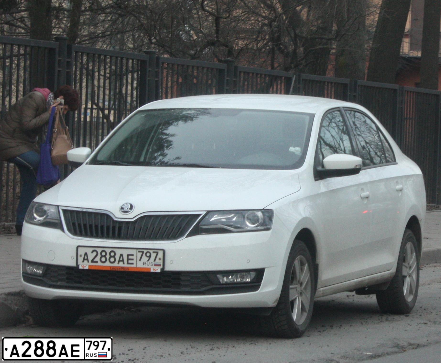 Фото автомобиля SKODA RAPID, 2019 — госномер Н840УА790. Цвет: Белый