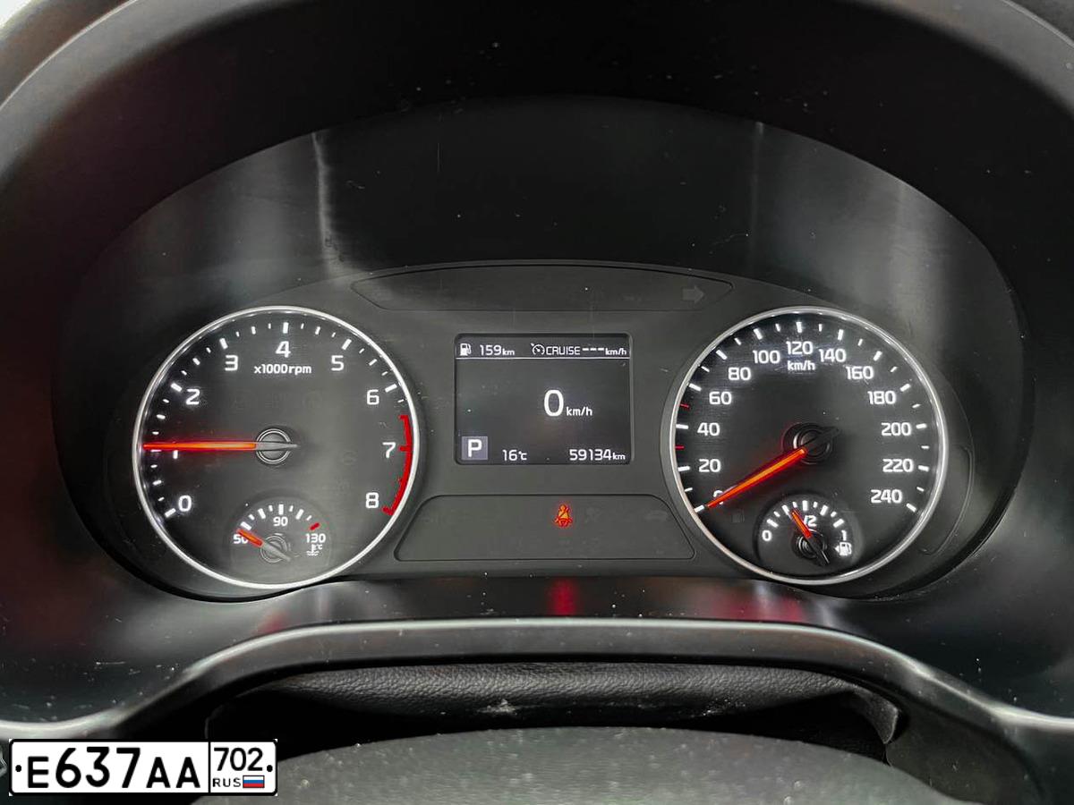 Фото автомобиля KIA SELTOS, 2020 — госномер М676ТА702. Цвет: ЧЕРНЫЙ