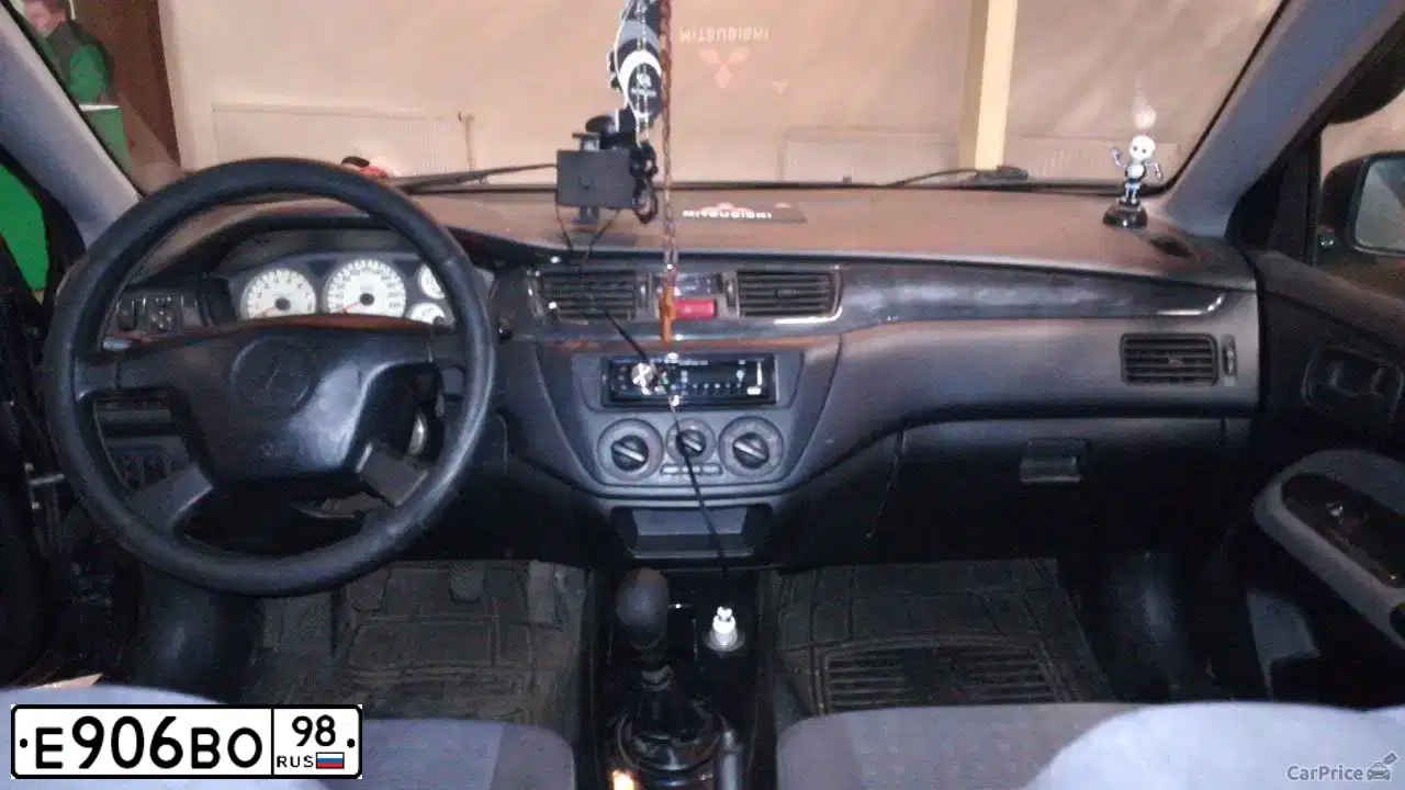 Фото автомобиля MITSUBISHI LANCER, 2005 — госномер Е906ВО98. Цвет: ЧЕРНЫЙ