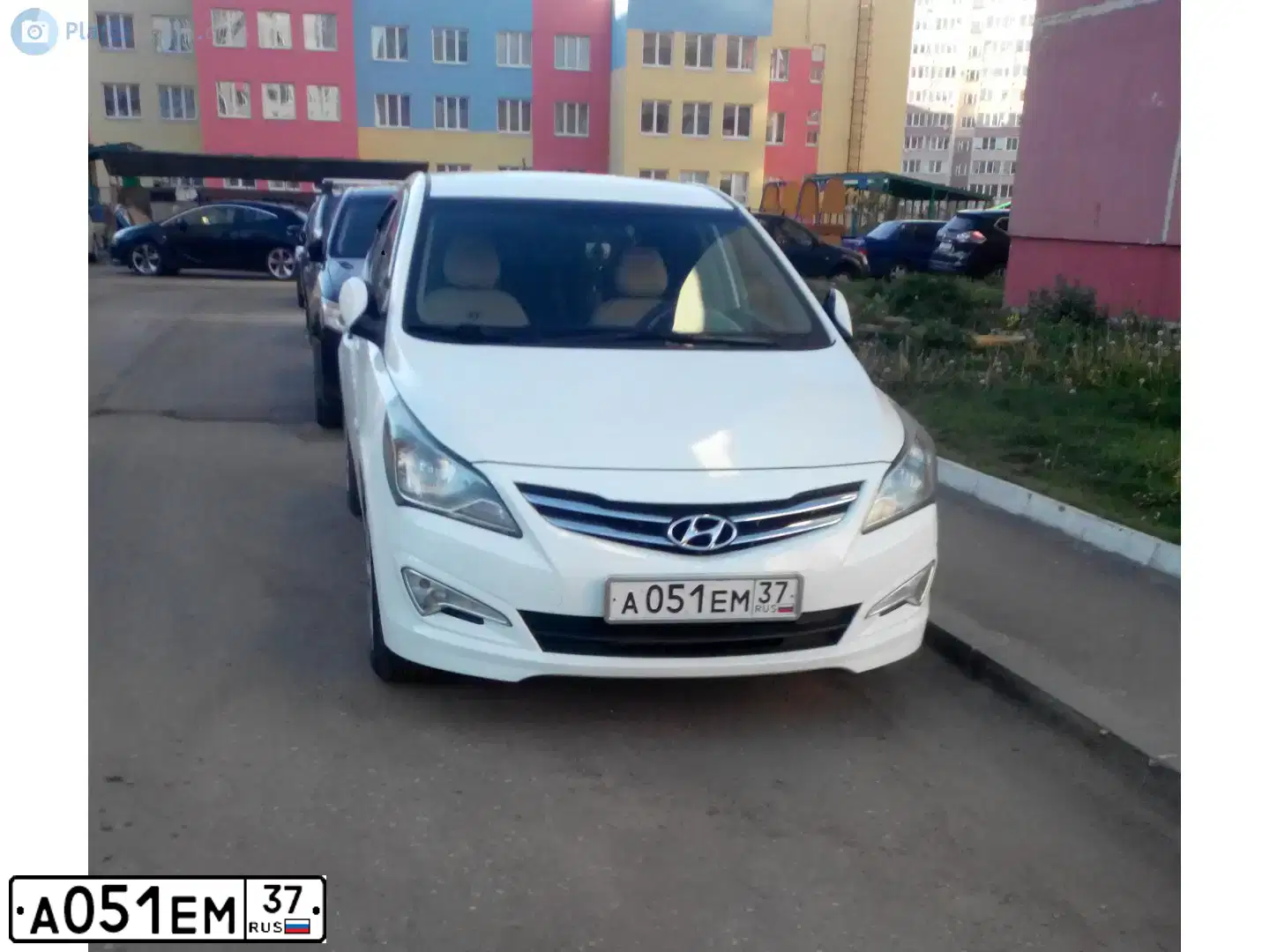 Фото автомобиля HYUNDAI SOLARIS, 2015 — госномер А051ЕМ37. Цвет: БЕЛЫЙ