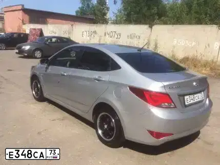 Фото автомобиля HYUNDAI SOLARIS, 2016 — госномер Е348СА73. Цвет: СЕРЕБРИСТЫЙ