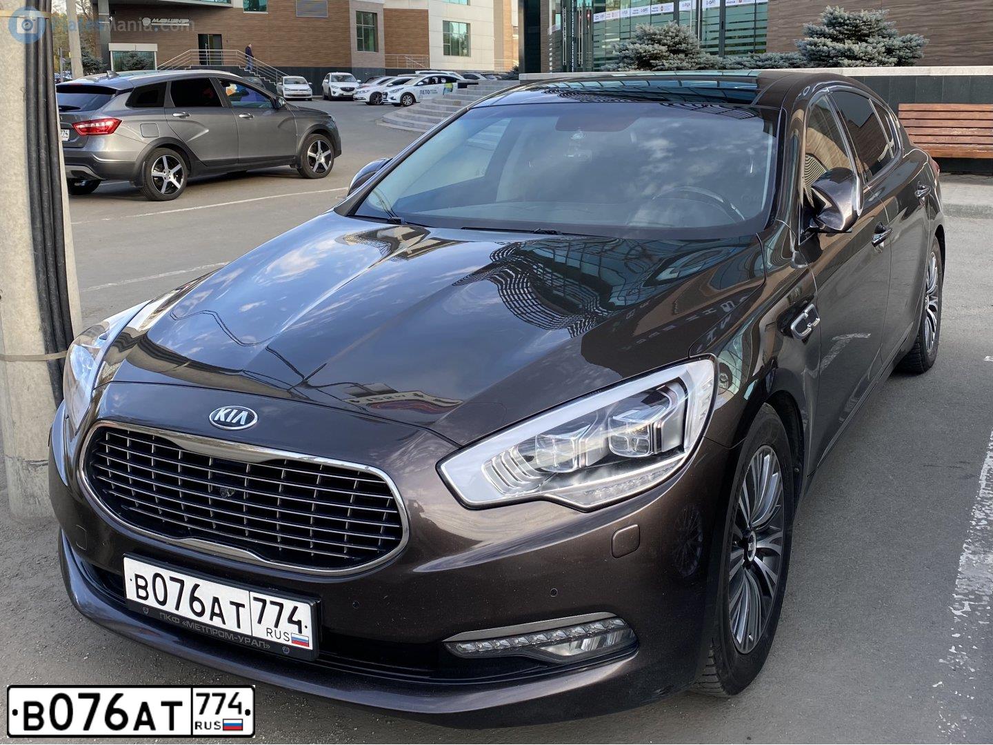 Фото автомобиля KIA QUORIS, 2014 — госномер В076АТ774. Цвет: Коричневый