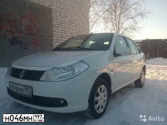 Фото автомобиля RENAULT SYMBOL, 2011 — госномер Н048МН197. Цвет: БЕЛЫЙ