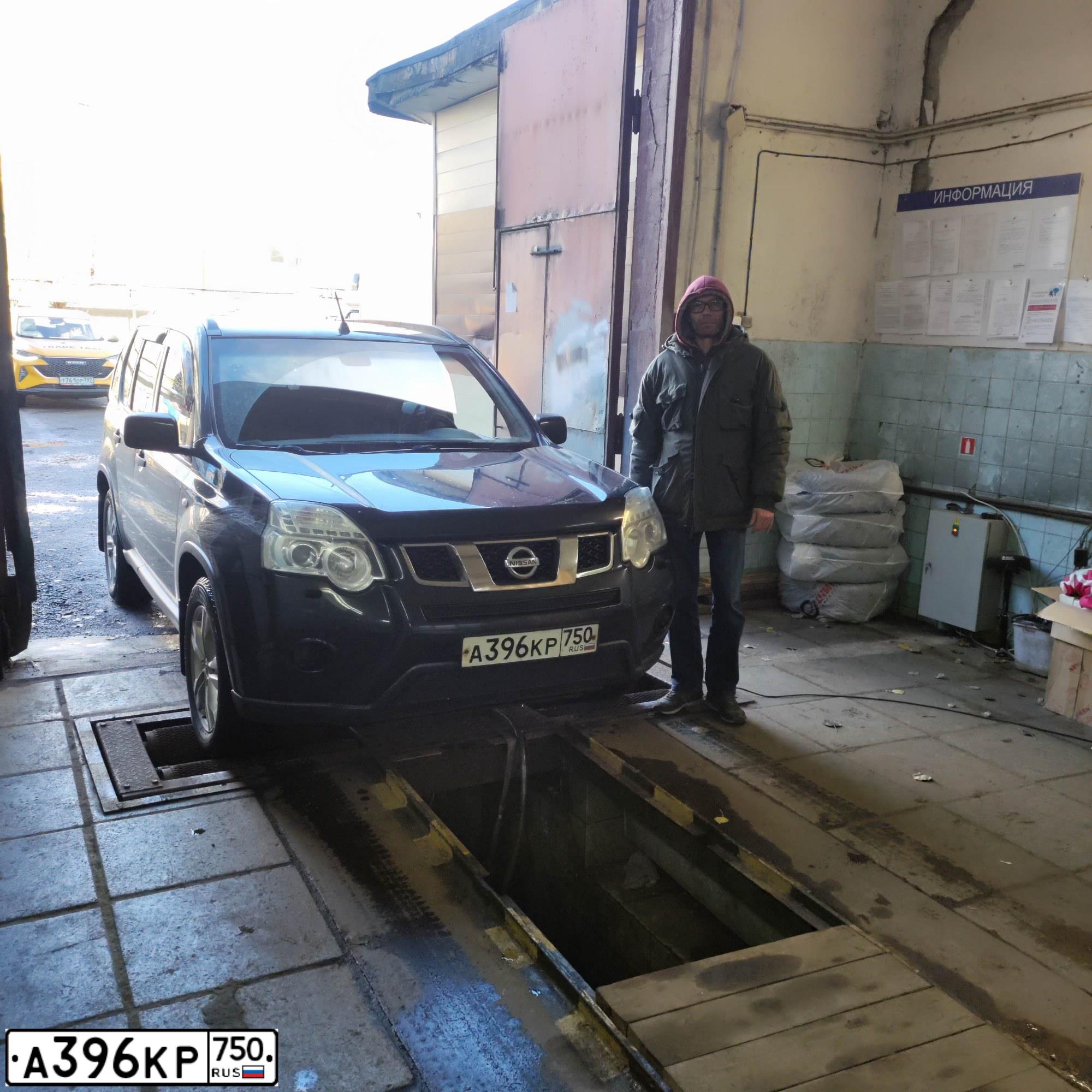 Фото автомобиля NISSAN X-TRAIL, 2014 — госномер А396КР750. Цвет: ЧЕРНЫЙ