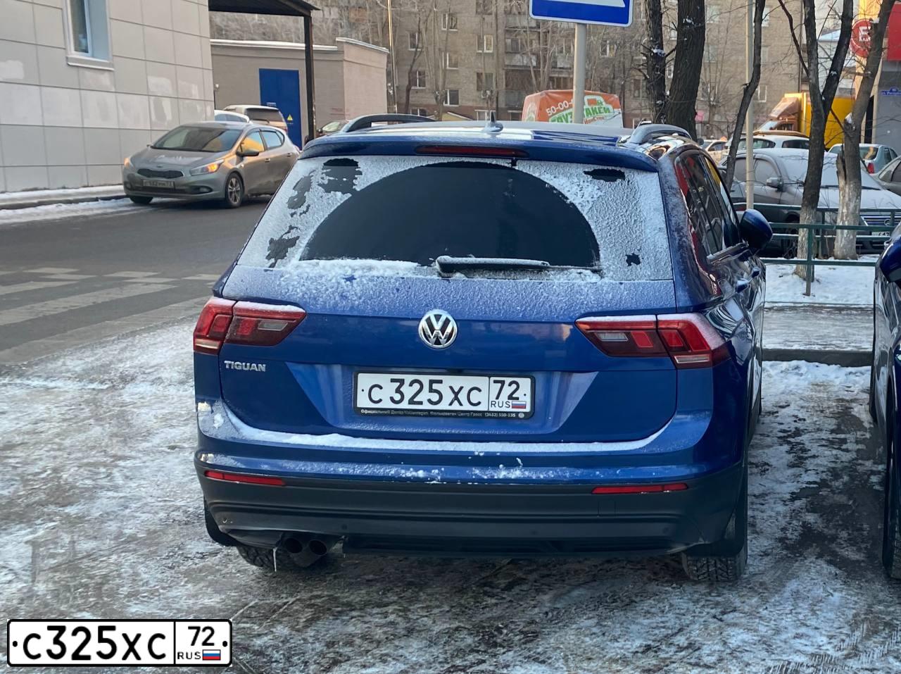 Фото автомобиля VOLKSWAGEN TIGUAN, 2019 — госномер С325ХС72. Цвет: ЯРКО-СИНИЙ