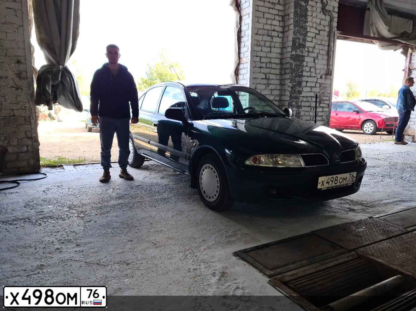 Фото автомобиля MITSUBISHI CARISMA, 2000 — госномер В249ХР76. Цвет: ЗЕЛЕНЫЙ