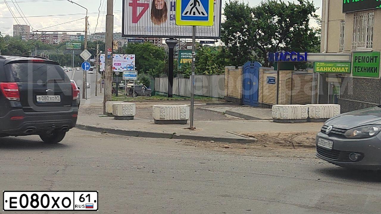 Фото автомобиля AUDI A6, 2012 — госномер Е080ХО161. Цвет: Белый