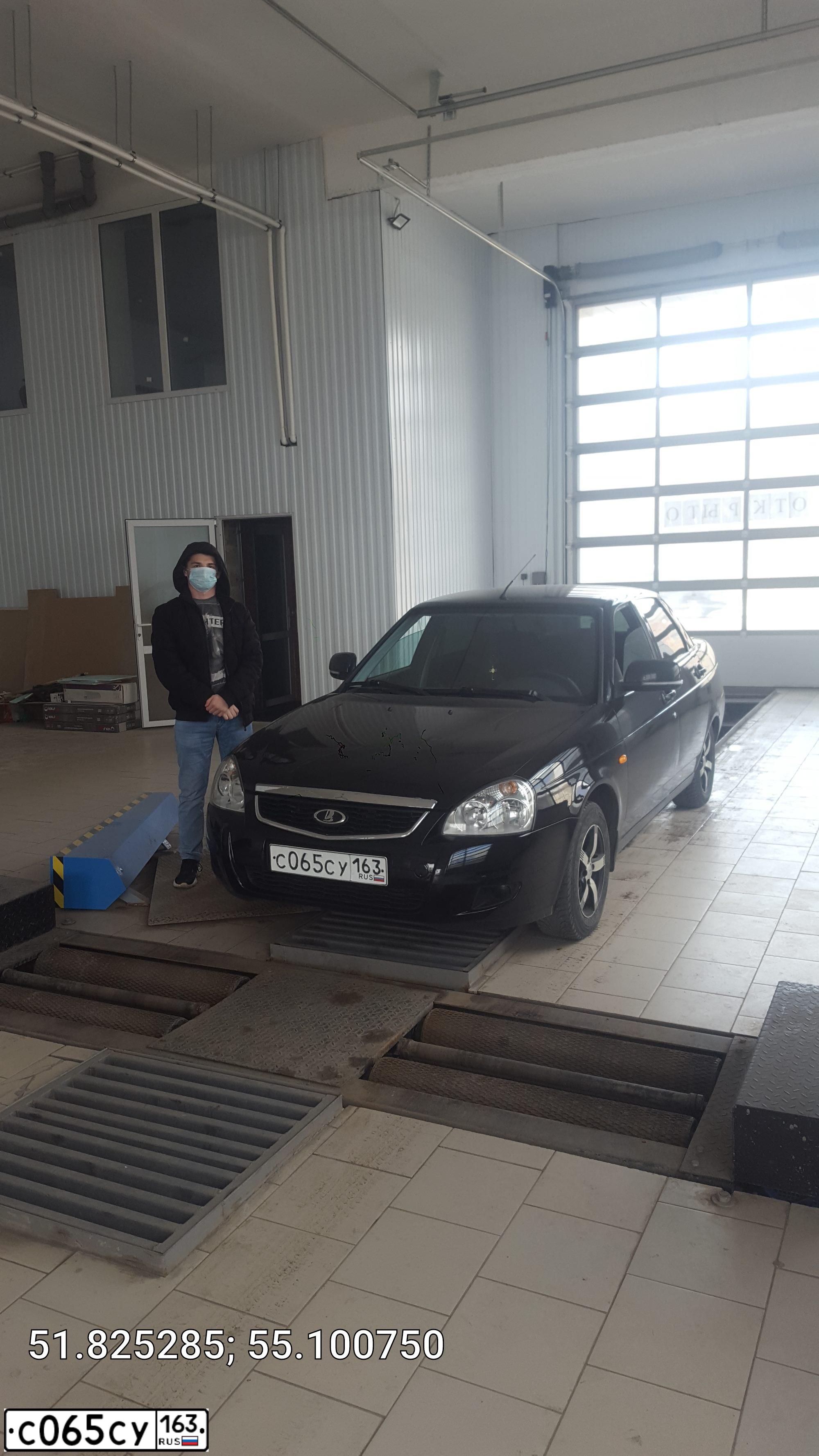 Фото автомобиля LADA PRIORA, 2012 — госномер Е467ВР156. Цвет: СИНЕ-ЧЕРНЫЙ