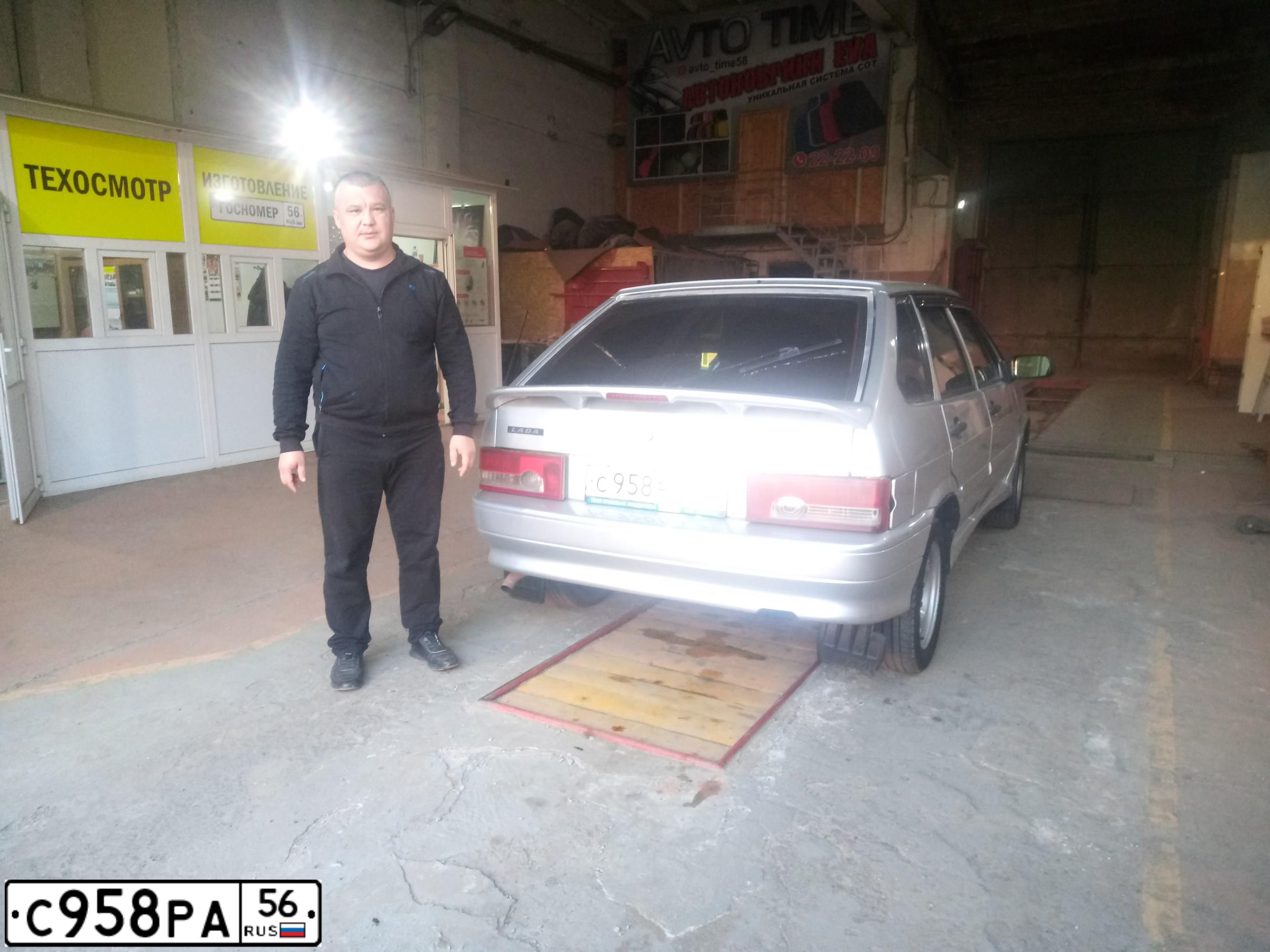 Фото автомобиля LADA 2114 SAMARA, 2011 — госномер Е724АО156. Цвет: СВЕТЛО-СЕРЕБРИСТЫЙ МЕТАЛИК