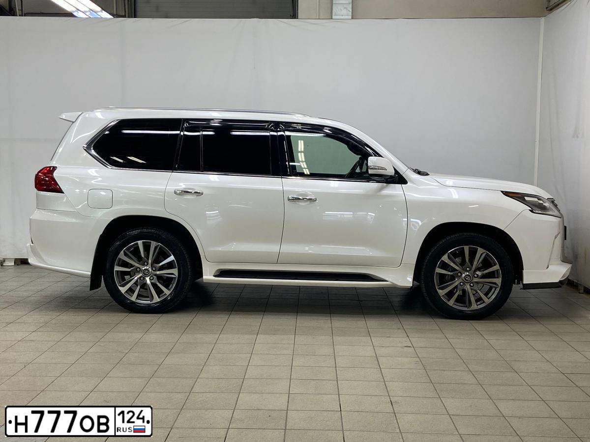 Фото автомобиля LEXUS LX, 2018 — госномер Р420ОК70. Цвет: Белый