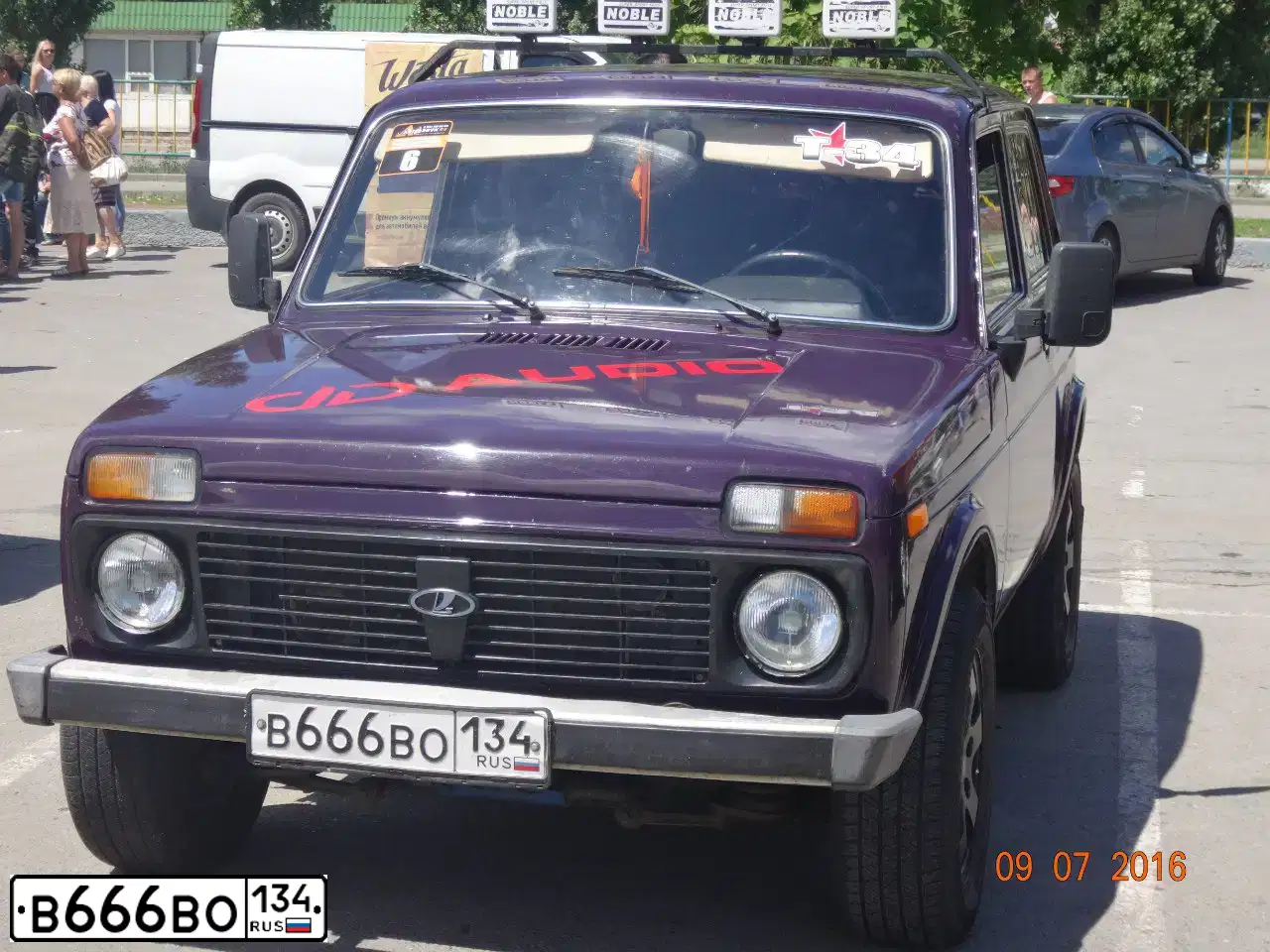 Фото автомобиля LADA 2121 NIVA, 2000 — госномер В666ВО134. Цвет: ФИОЛЕТОВЫЙ