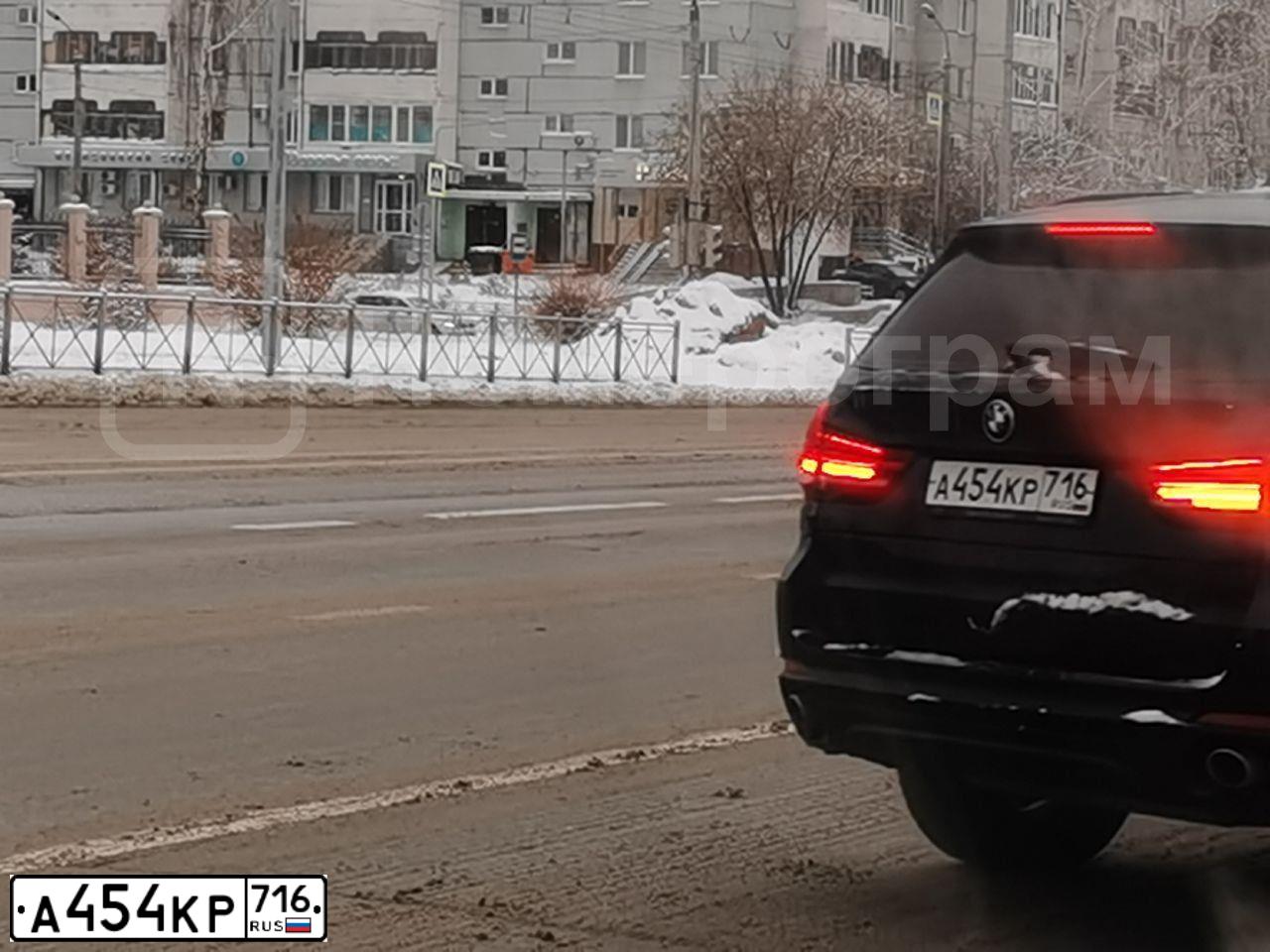 Фото автомобиля BMW X5, 2017 — госномер Е999ЕА96. Цвет: ЧЕРНЫЙ