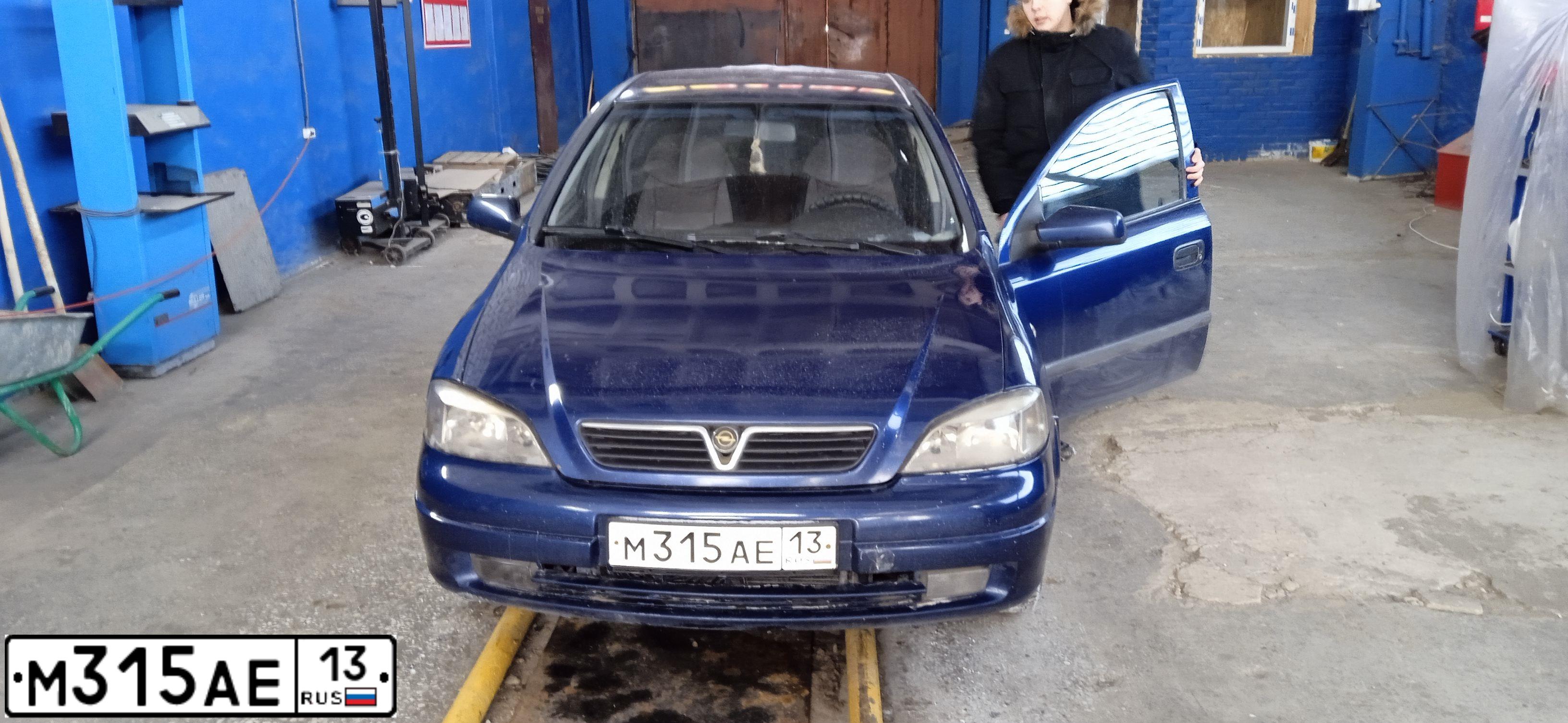 Фото автомобиля OPEL ASTRA, 2003 — госномер М021КН97. Цвет: синий