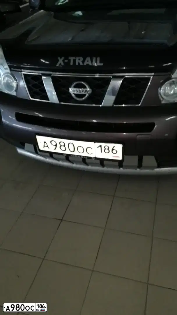 Фото автомобиля NISSAN X-TRAIL, 2008 — госномер А980ОС186. Цвет: СЕРО-СИРЕНЕВЫЙ