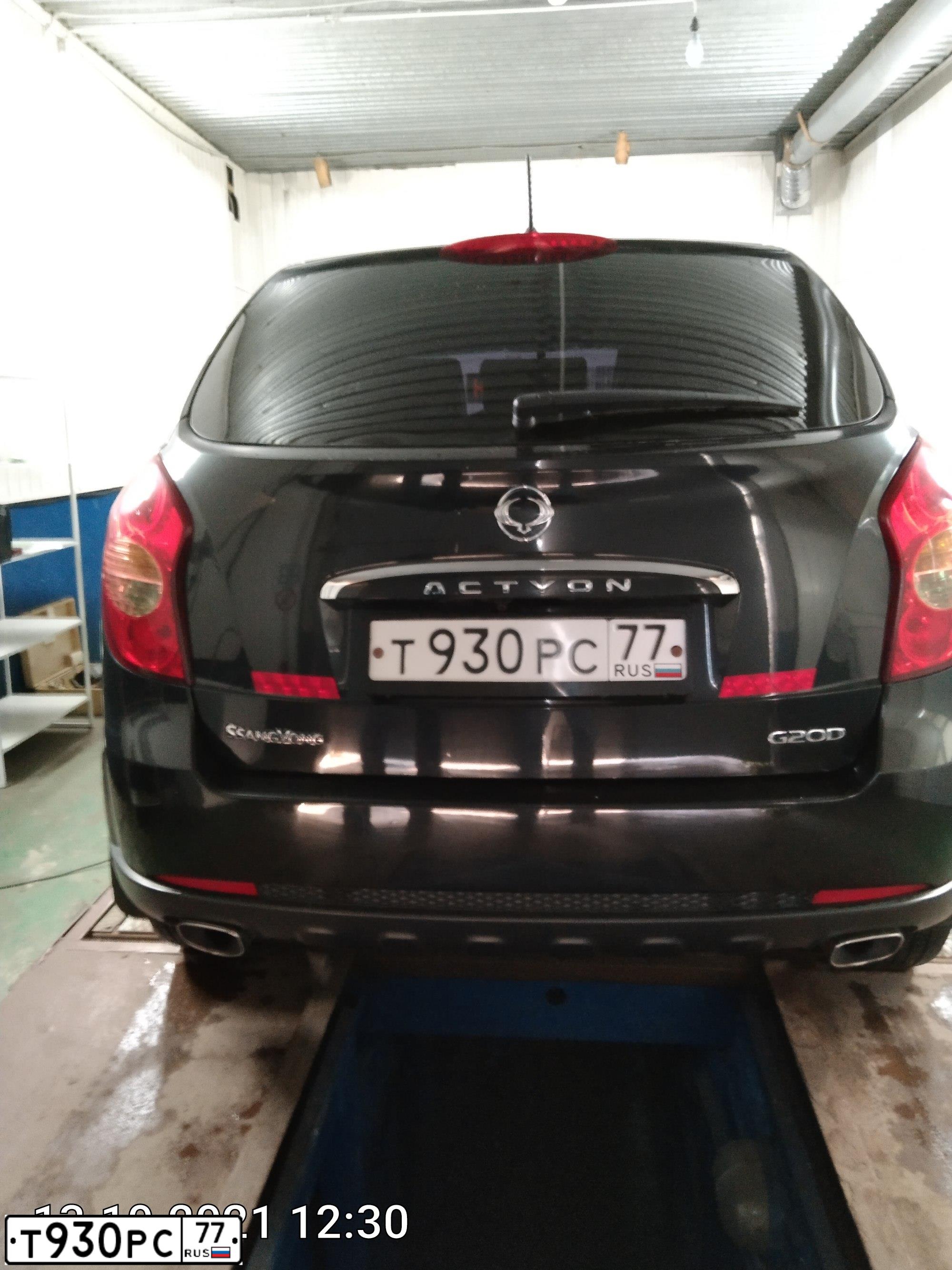 Фото автомобиля SSANGYONG ACTYON, 2013 — госномер Т930РС77. Цвет: ЧЕРНЫЙ