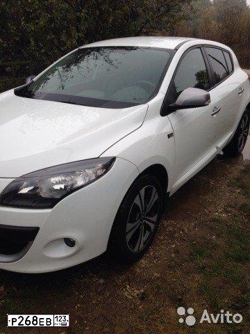 Фото автомобиля RENAULT MEGANE, 2012 — госномер Р268ЕВ123. Цвет: БЕЛЫЙ