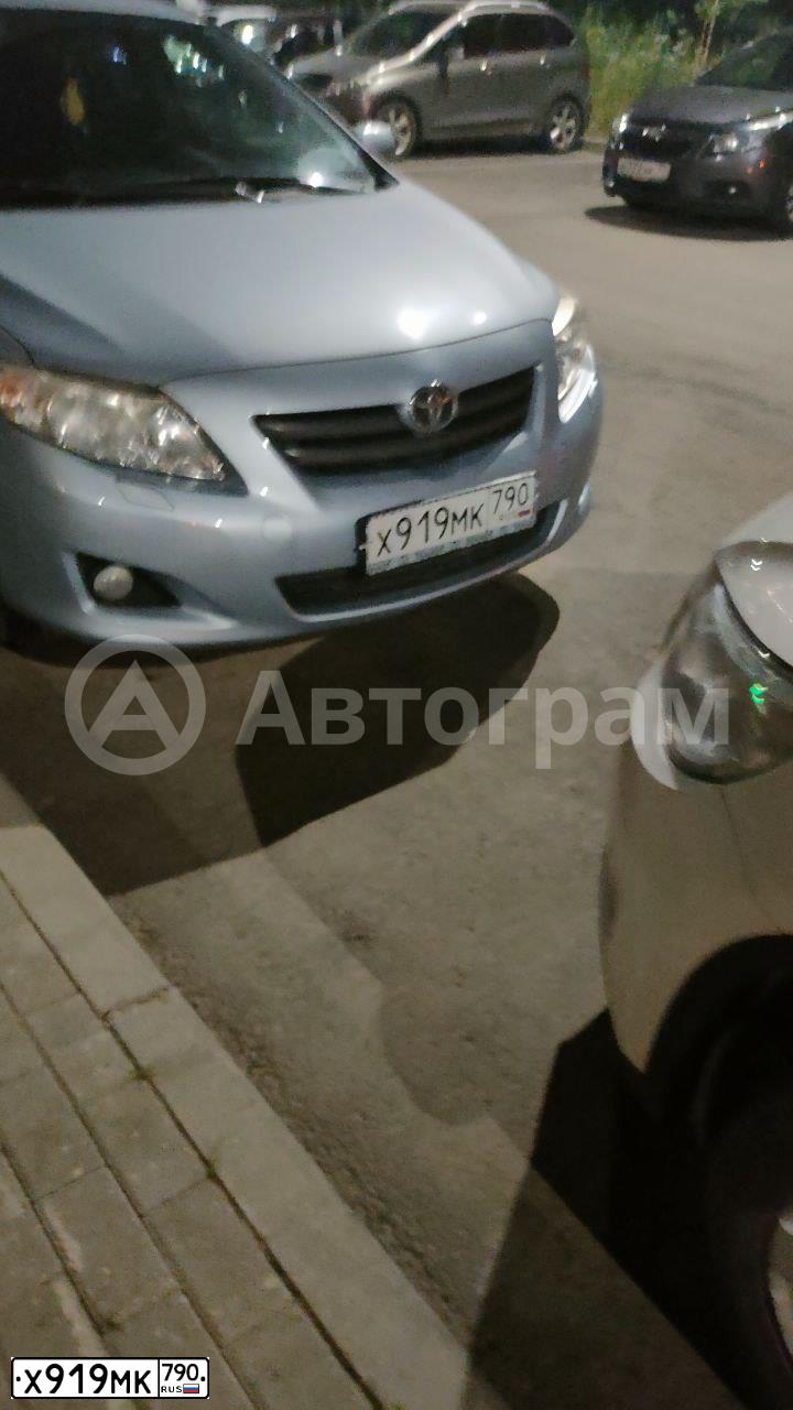 Фото автомобиля TOYOTA COROLLA, 2008 — госномер Х919МК790. Цвет: СВЕТЛО - ГОЛУБОЙ