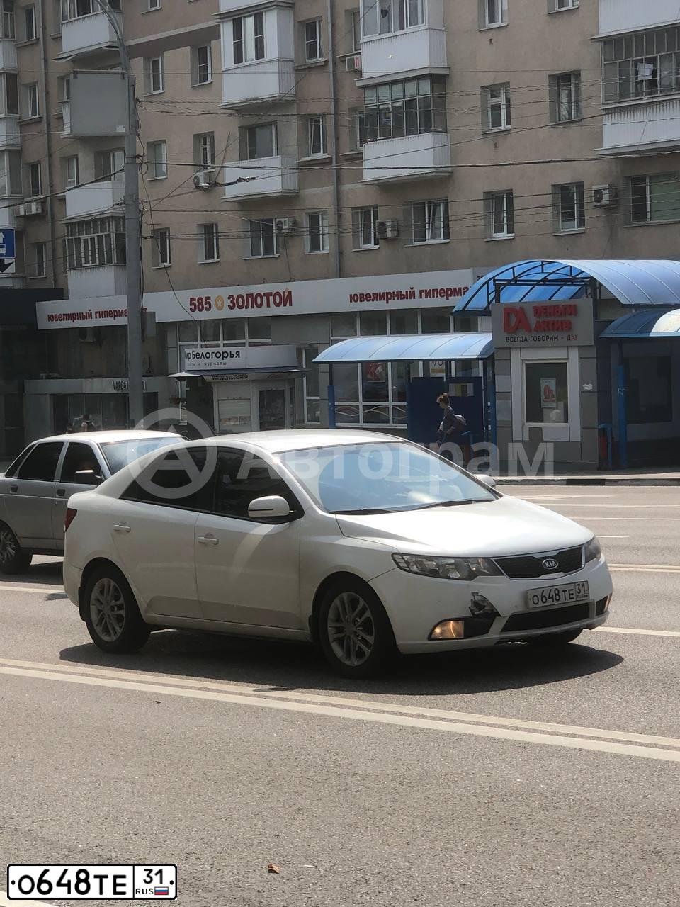 Фото автомобиля KIA CERATO, 2010 — госномер Н798ХА124. Цвет: Белый
