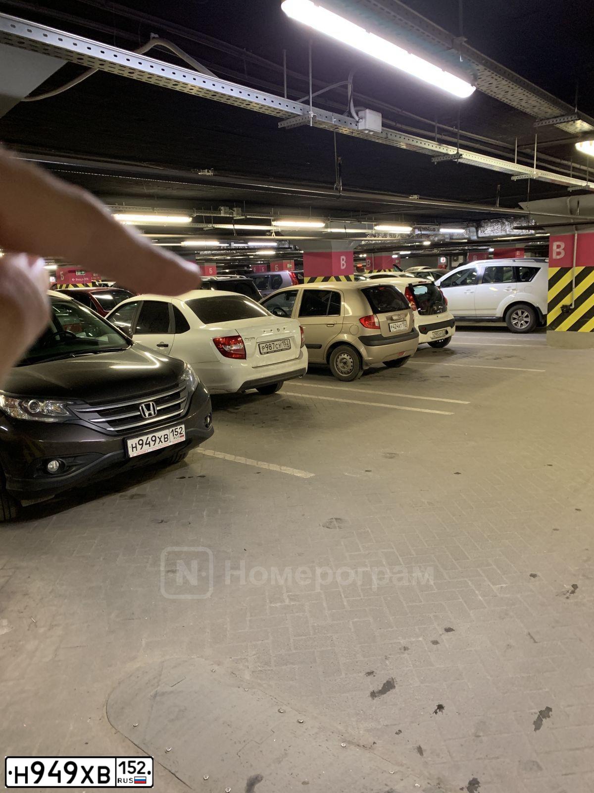Фото автомобиля HONDA CR-V, 2014 — госномер Н949ХВ152. Цвет: ТЕМНО КОРИЧНЕВЫЙ