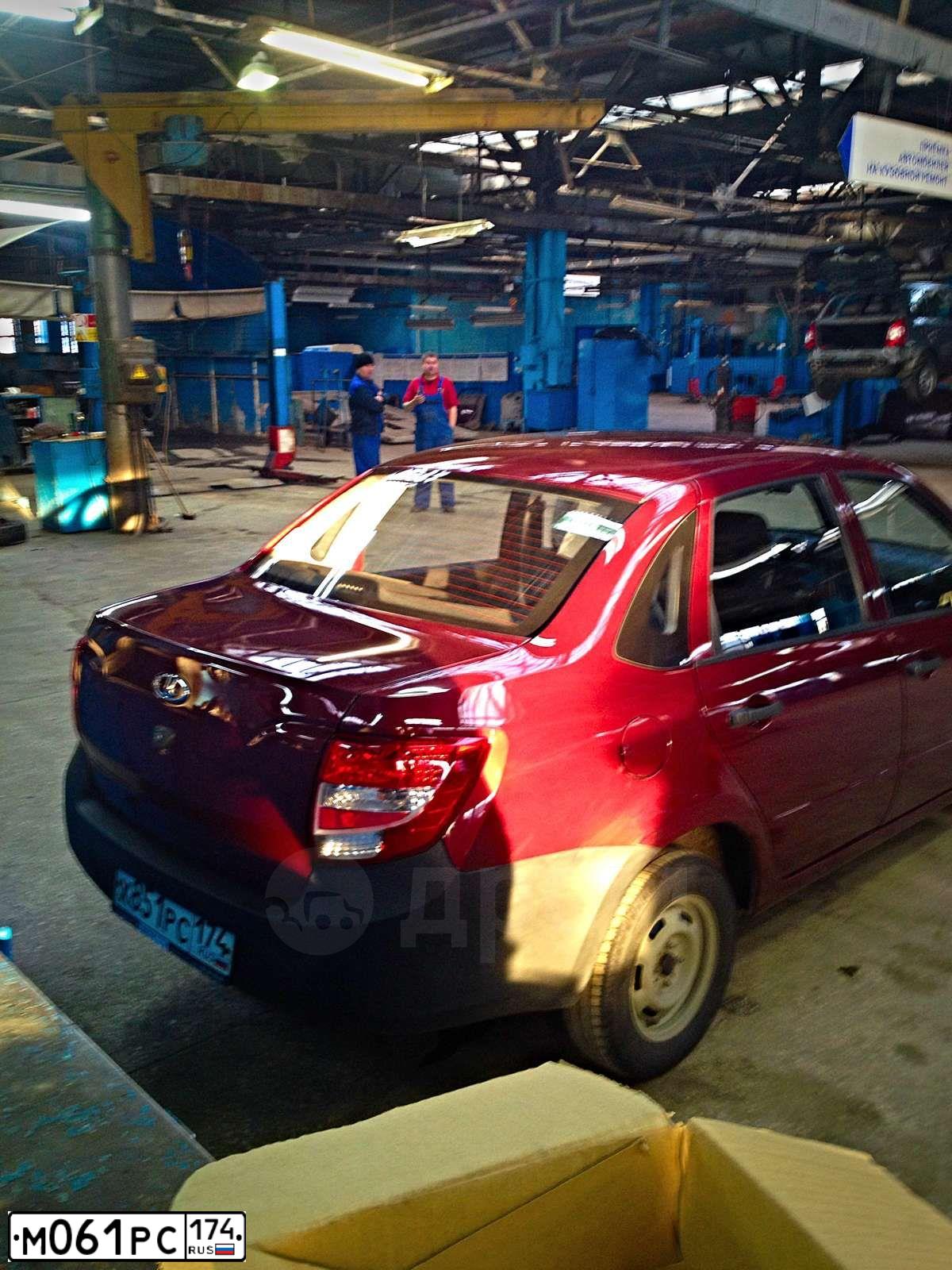 Фото автомобиля KIA RIO, 2000 — госномер Е197КТ174. Цвет: Белый