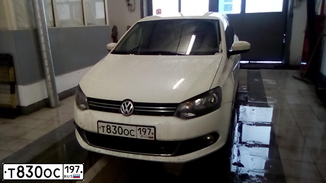 Фото автомобиля VOLKSWAGEN POLO, 2011 — госномер Т830ОС197. Цвет: Белый