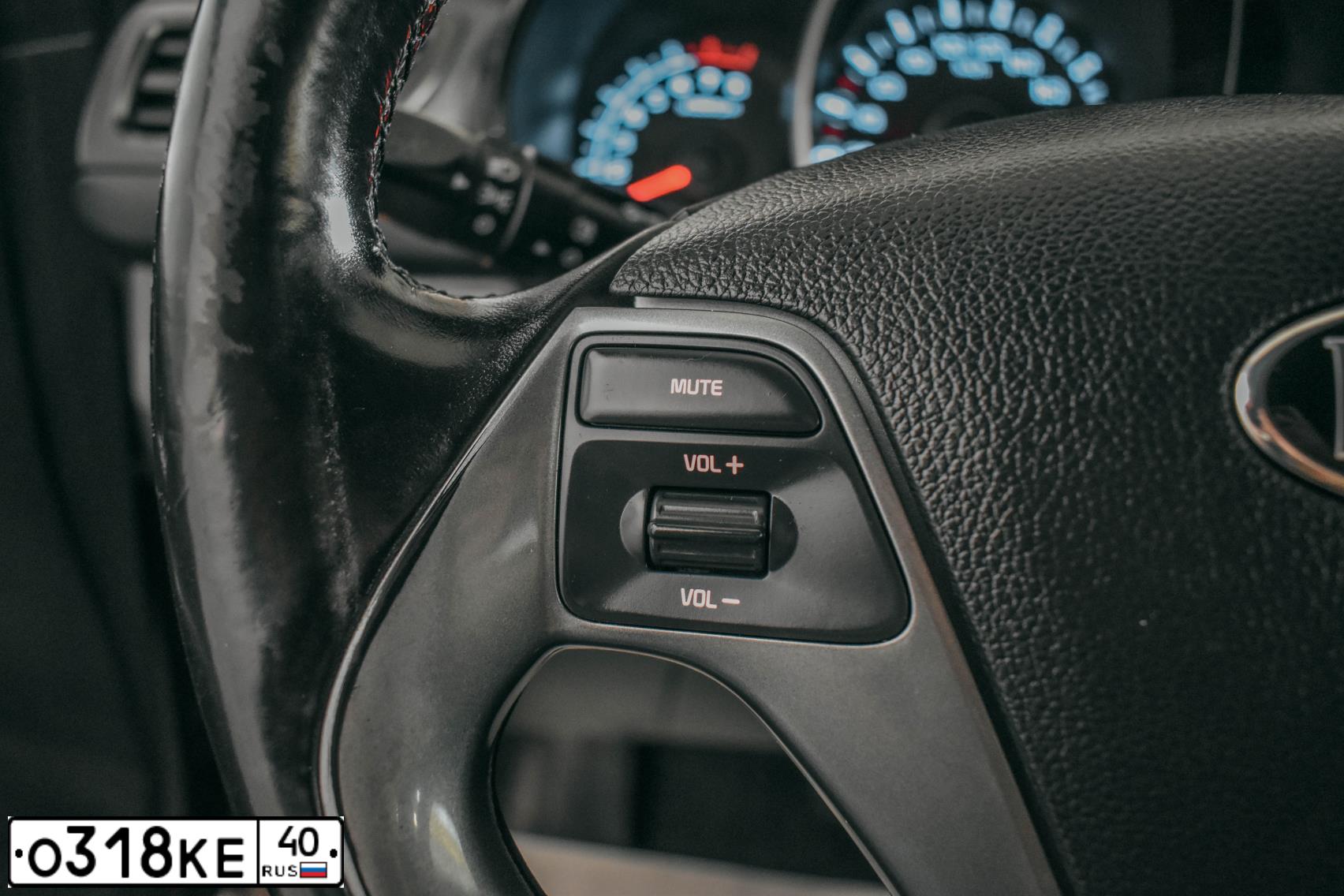 Фото автомобиля KIA RIO, 2017 — госномер Р920НУ40. Цвет: Коричневый