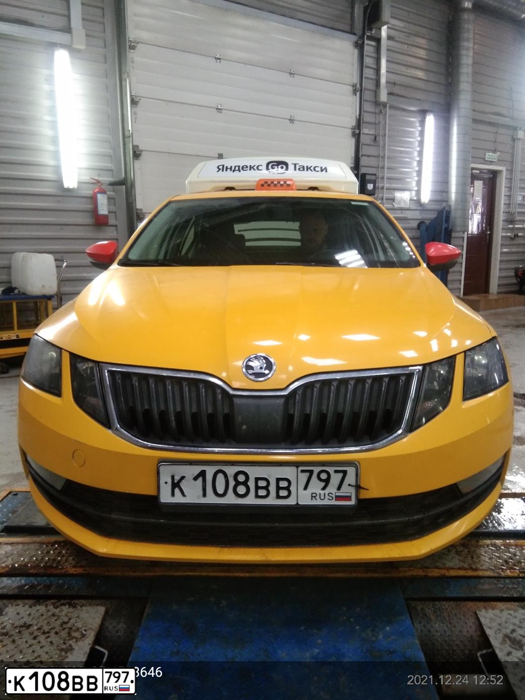Фото автомобиля SKODA OCTAVIA, 2020 — госномер К108ВВ797. Цвет: ЖЕЛТЫЙ