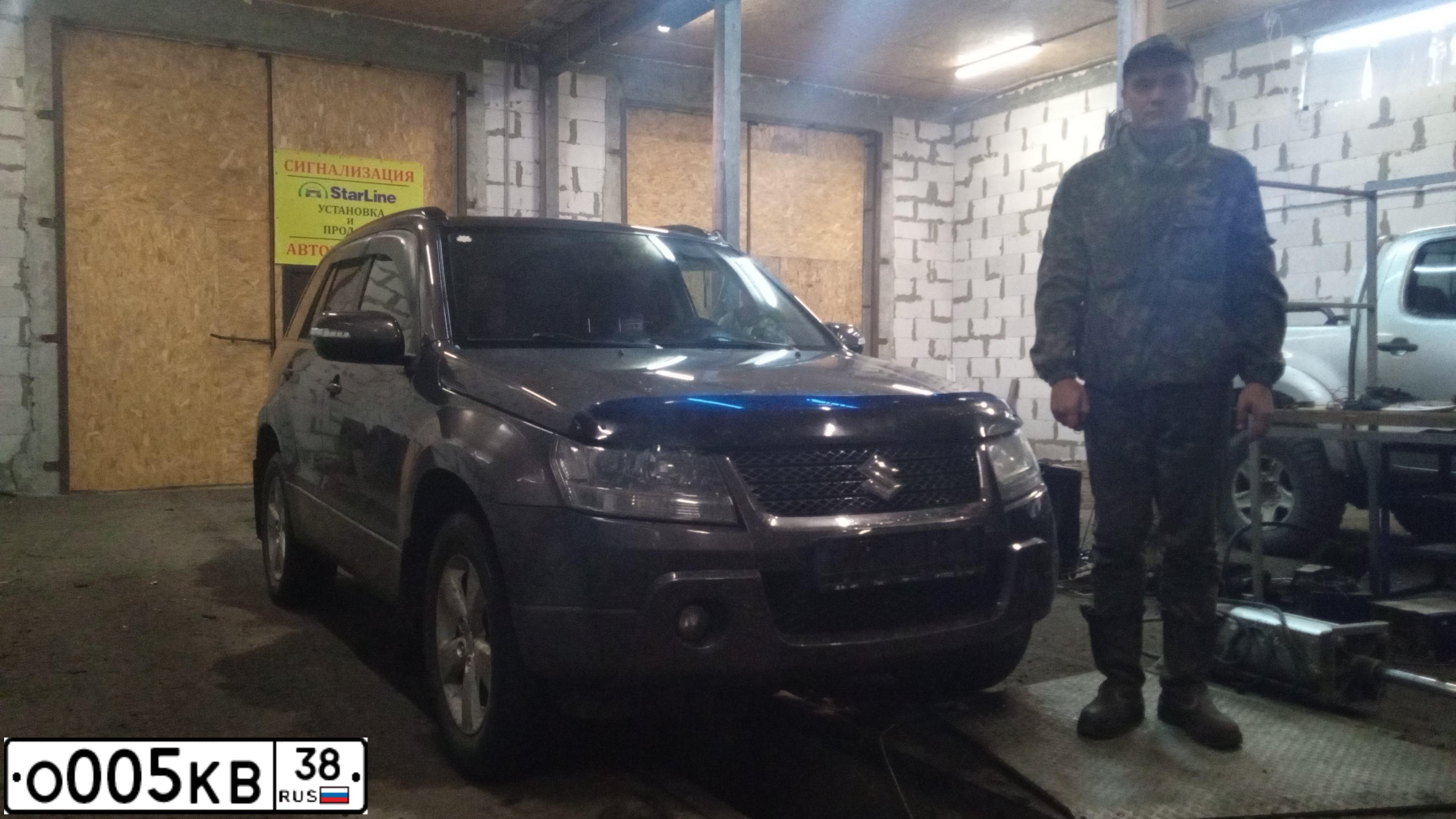 Фото автомобиля SUZUKI /GRAND/ VITARA, 2011 — госномер Е975НО14. Цвет: СЕРЫЙ