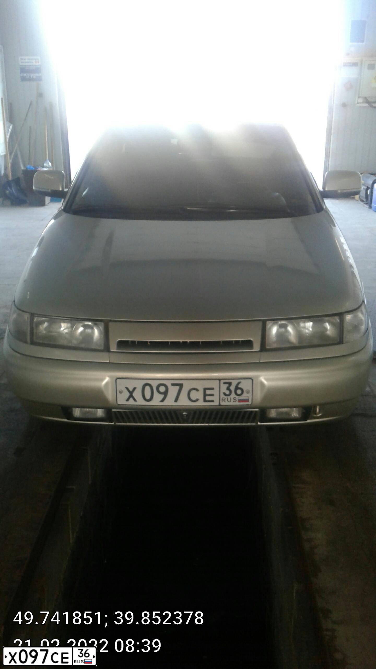 Фото автомобиля LADA 2112 LADA, 2005 — госномер Х097СЕ36. Цвет: СЕРЕБРИСТО-БЕЖЕВЫЙ