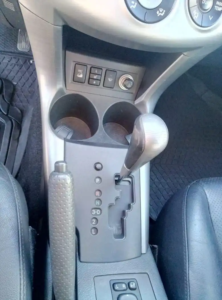 Фото автомобиля TOYOTA RAV4, 2006 — госномер В102СМ152. Цвет: ЧЕРНЫЙ