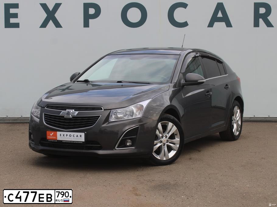 Фото автомобиля CHEVROLET CRUZE, 2013 — госномер А015ХН01. Цвет: СЕРЫЙ МЕТАЛЛИК