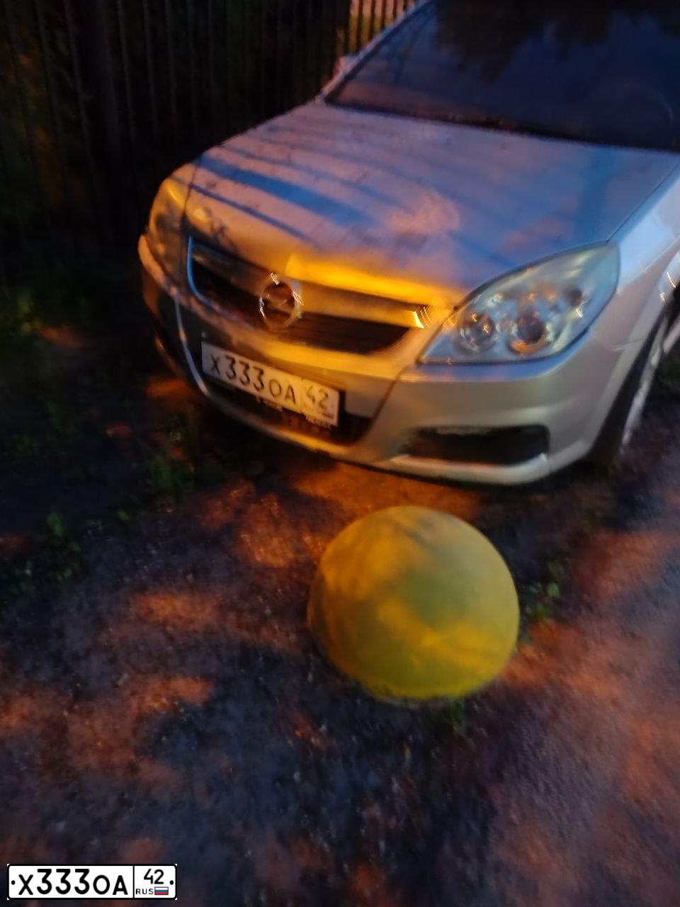 Фото автомобиля OPEL VECTRA, 2006 — госномер Х333ОА42. Цвет: серебристый